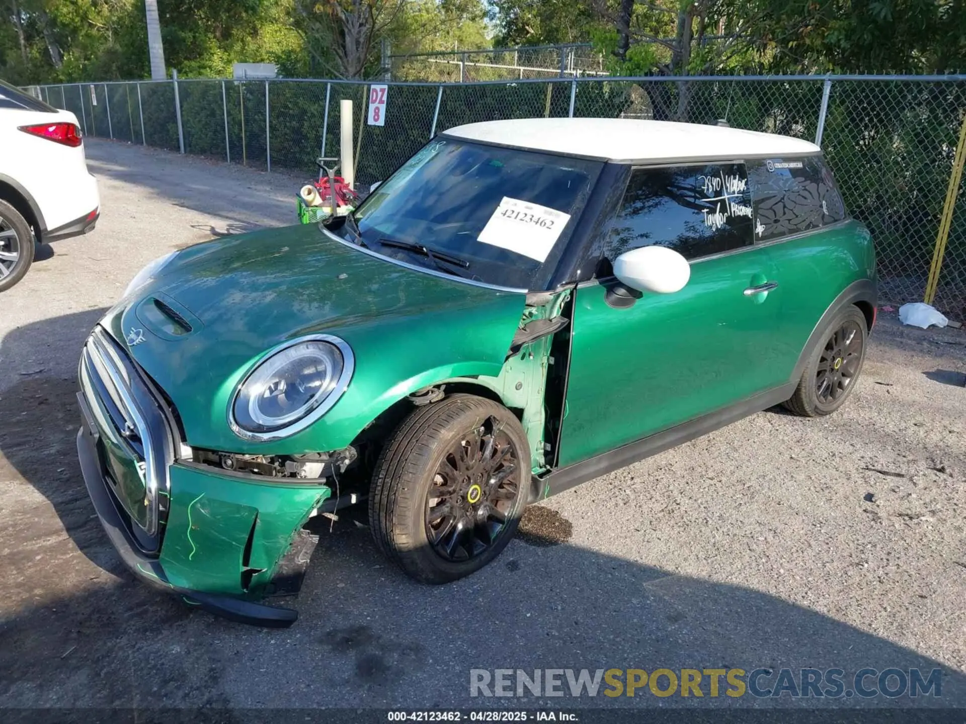 2 Photograph of a damaged car WMW13DJ04N2S26388 MINI SE HARDTOP 2022