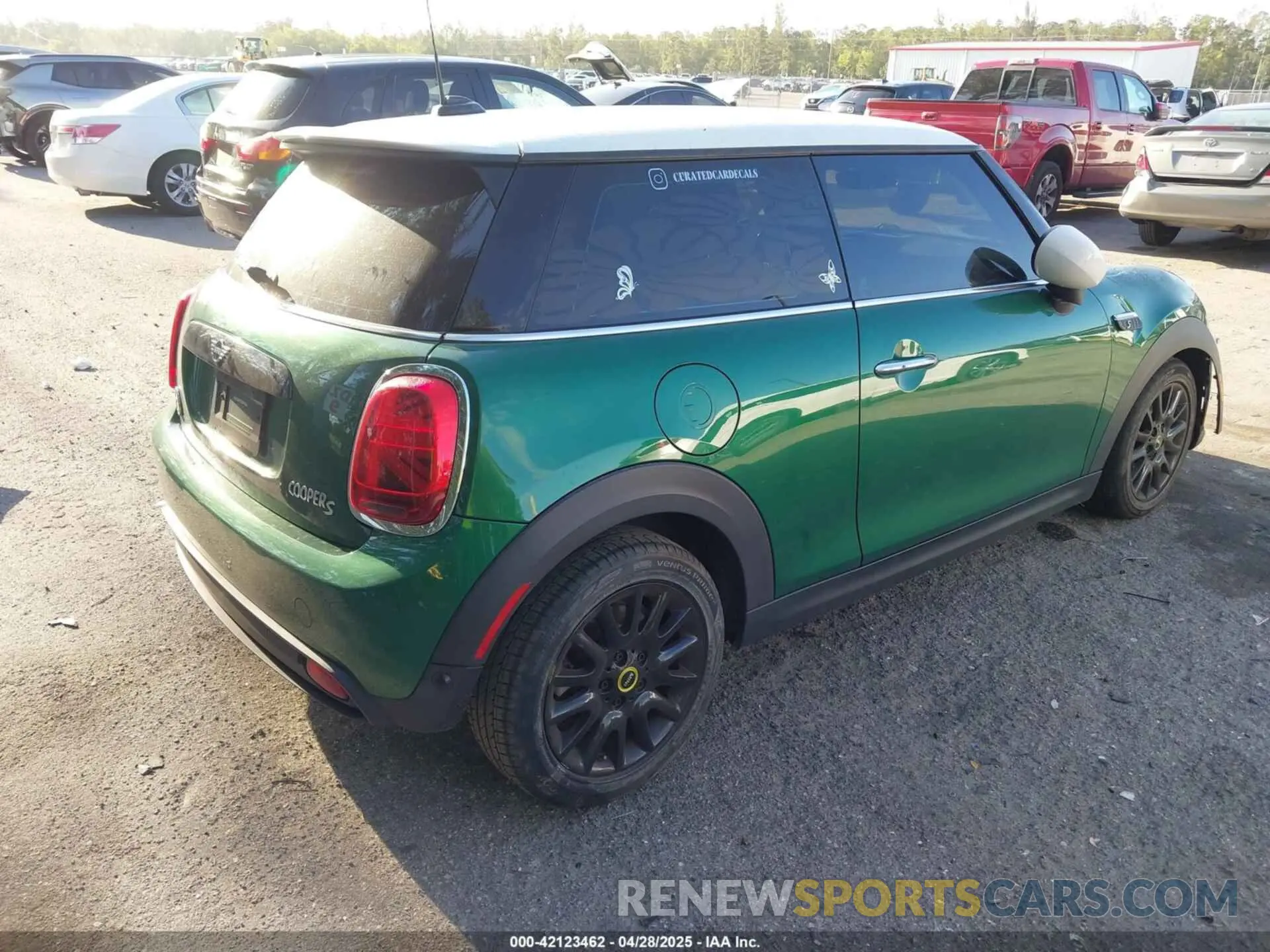 4 Photograph of a damaged car WMW13DJ04N2S26388 MINI SE HARDTOP 2022