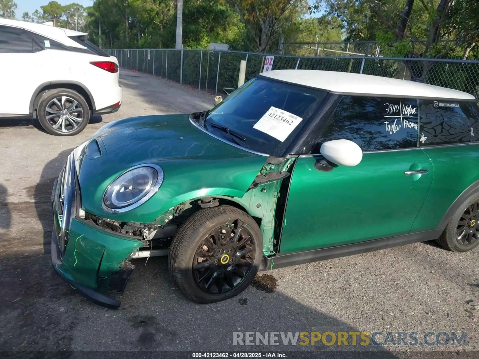 6 Photograph of a damaged car WMW13DJ04N2S26388 MINI SE HARDTOP 2022