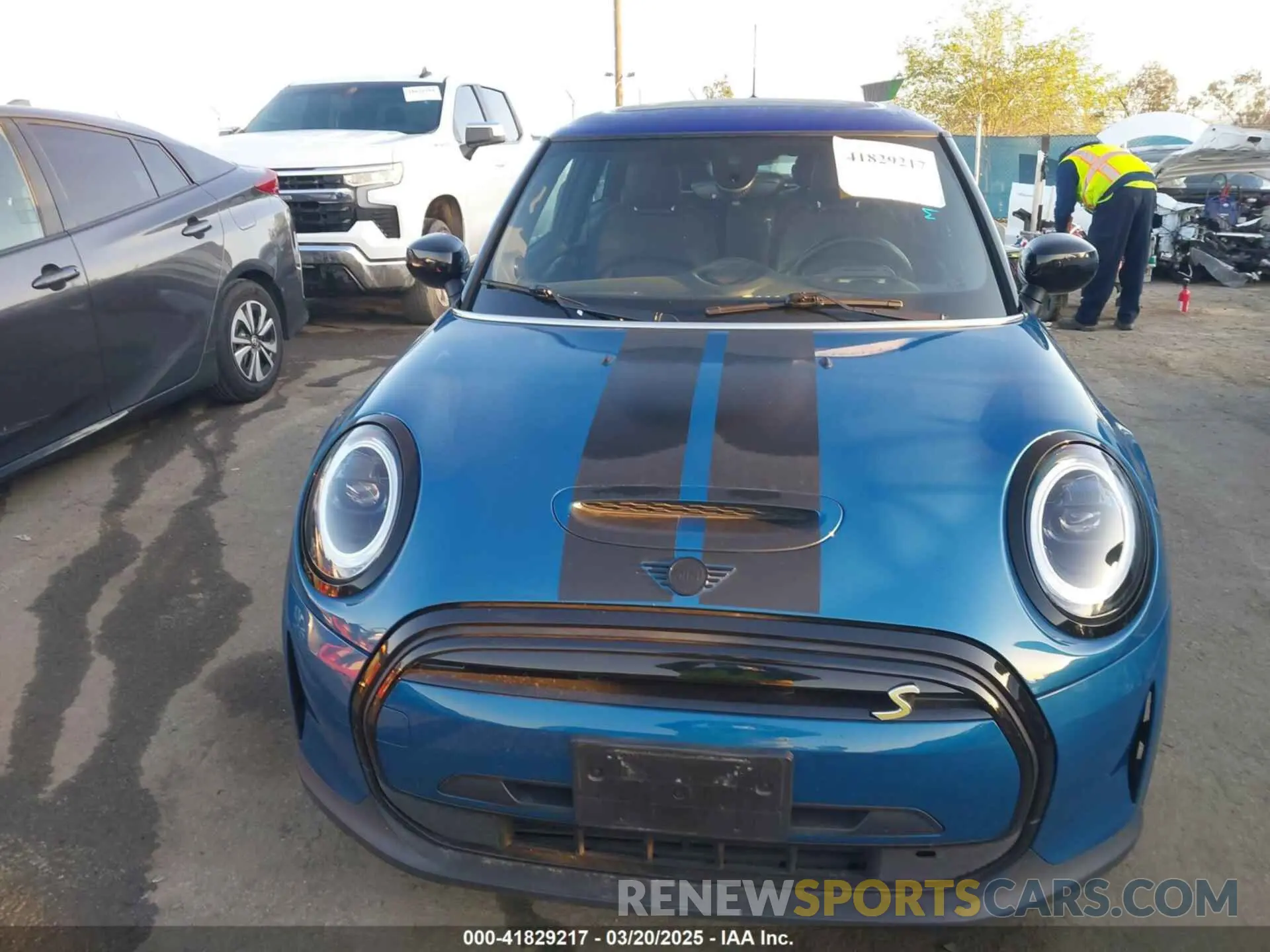 13 Photograph of a damaged car WMW13DJ09N2R91354 MINI SE HARDTOP 2022