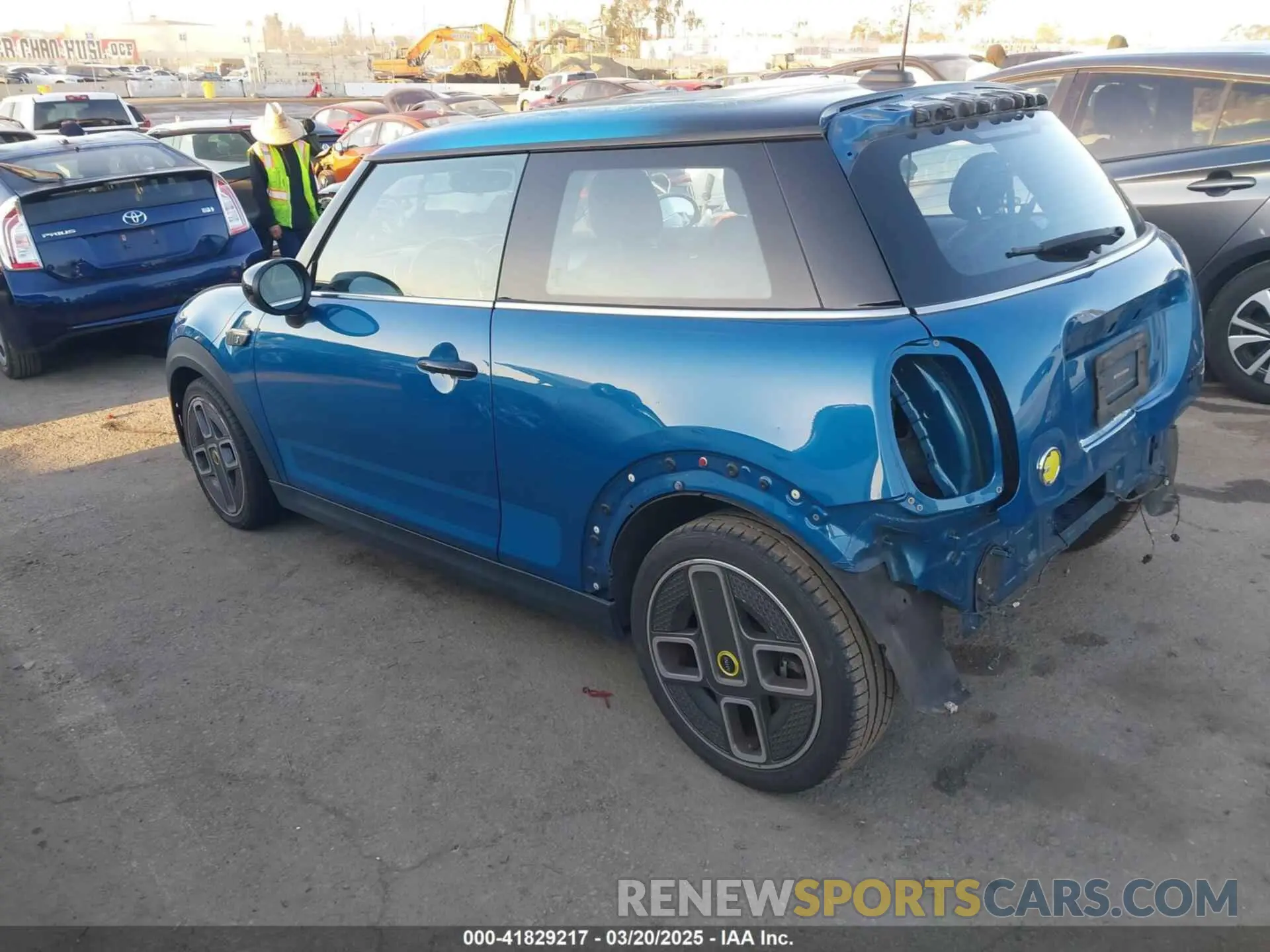3 Photograph of a damaged car WMW13DJ09N2R91354 MINI SE HARDTOP 2022