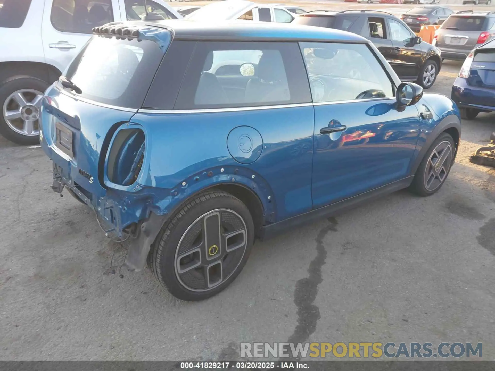 4 Photograph of a damaged car WMW13DJ09N2R91354 MINI SE HARDTOP 2022