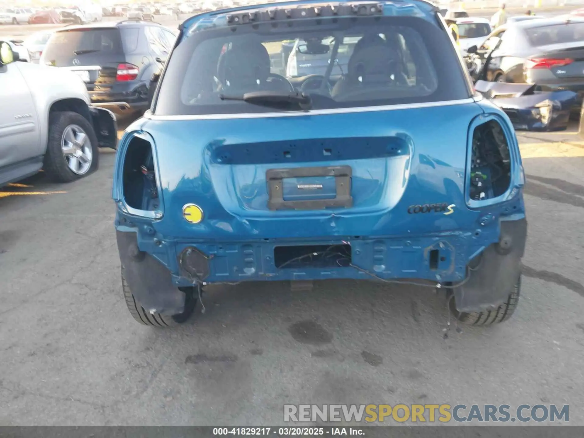 6 Photograph of a damaged car WMW13DJ09N2R91354 MINI SE HARDTOP 2022