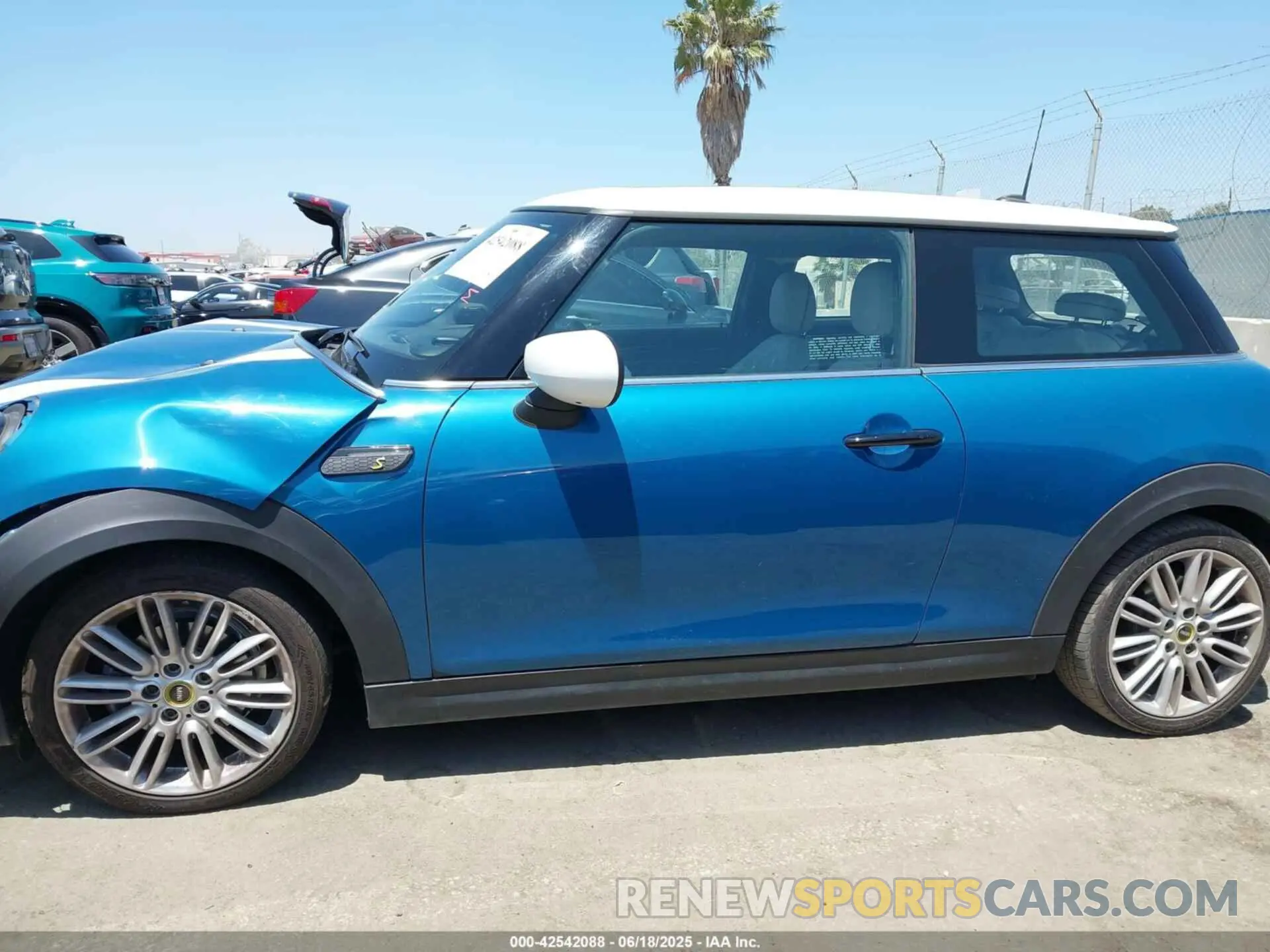 14 Photograph of a damaged car WMW13DJ07P2S73739 MINI SE HARDTOP 2023