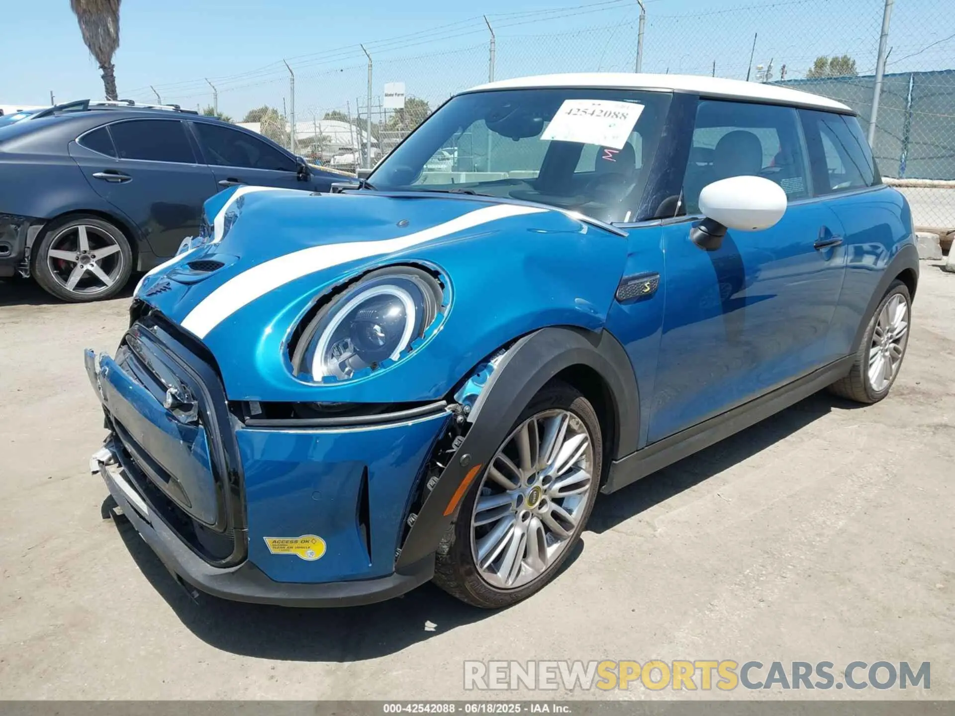 2 Photograph of a damaged car WMW13DJ07P2S73739 MINI SE HARDTOP 2023