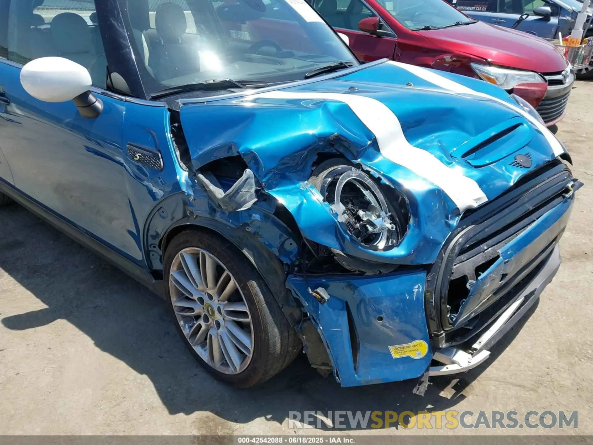 6 Photograph of a damaged car WMW13DJ07P2S73739 MINI SE HARDTOP 2023