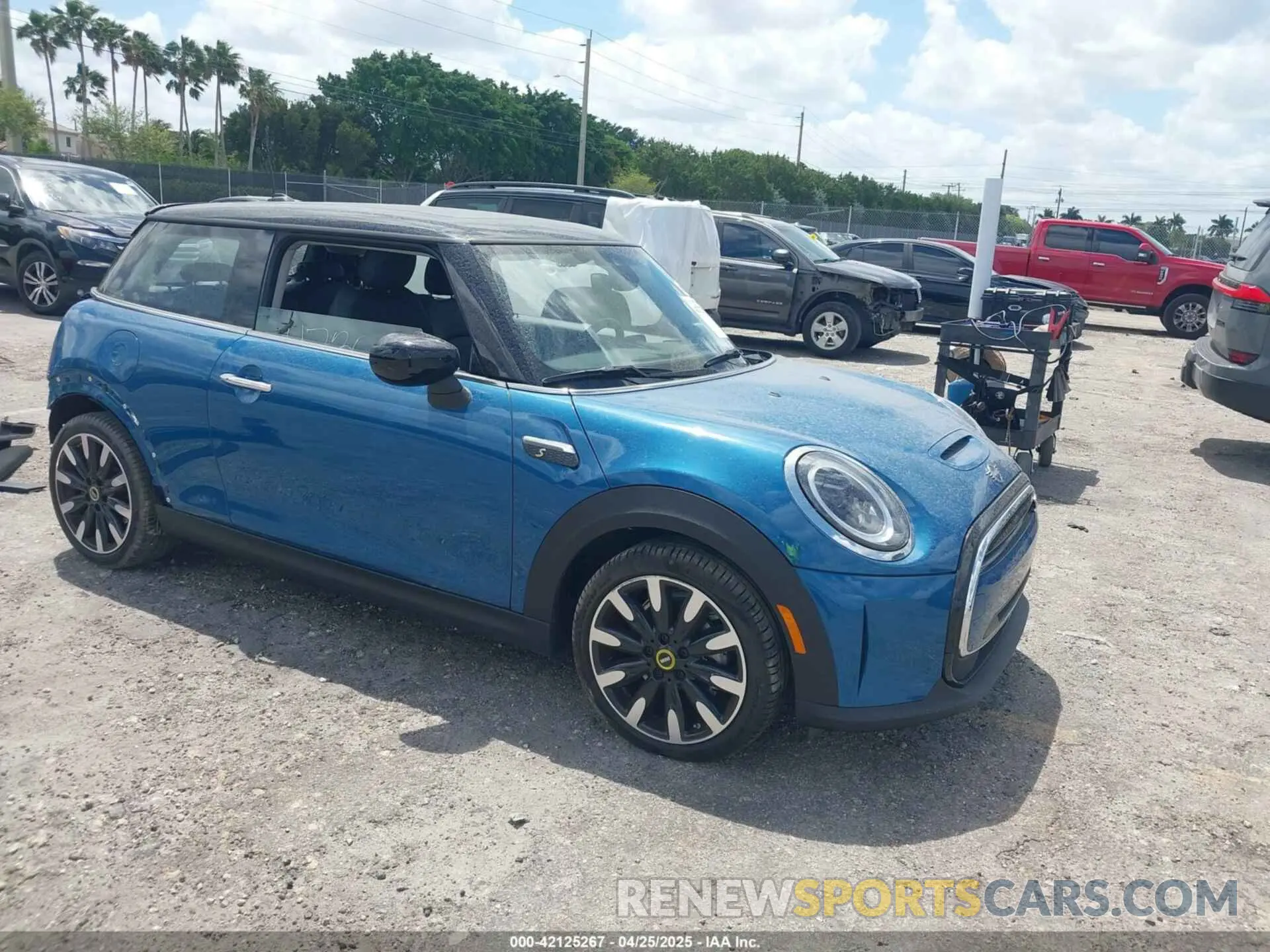 1 Photograph of a damaged car WMW13DJ00R2V90507 MINI SE HARDTOP 2024
