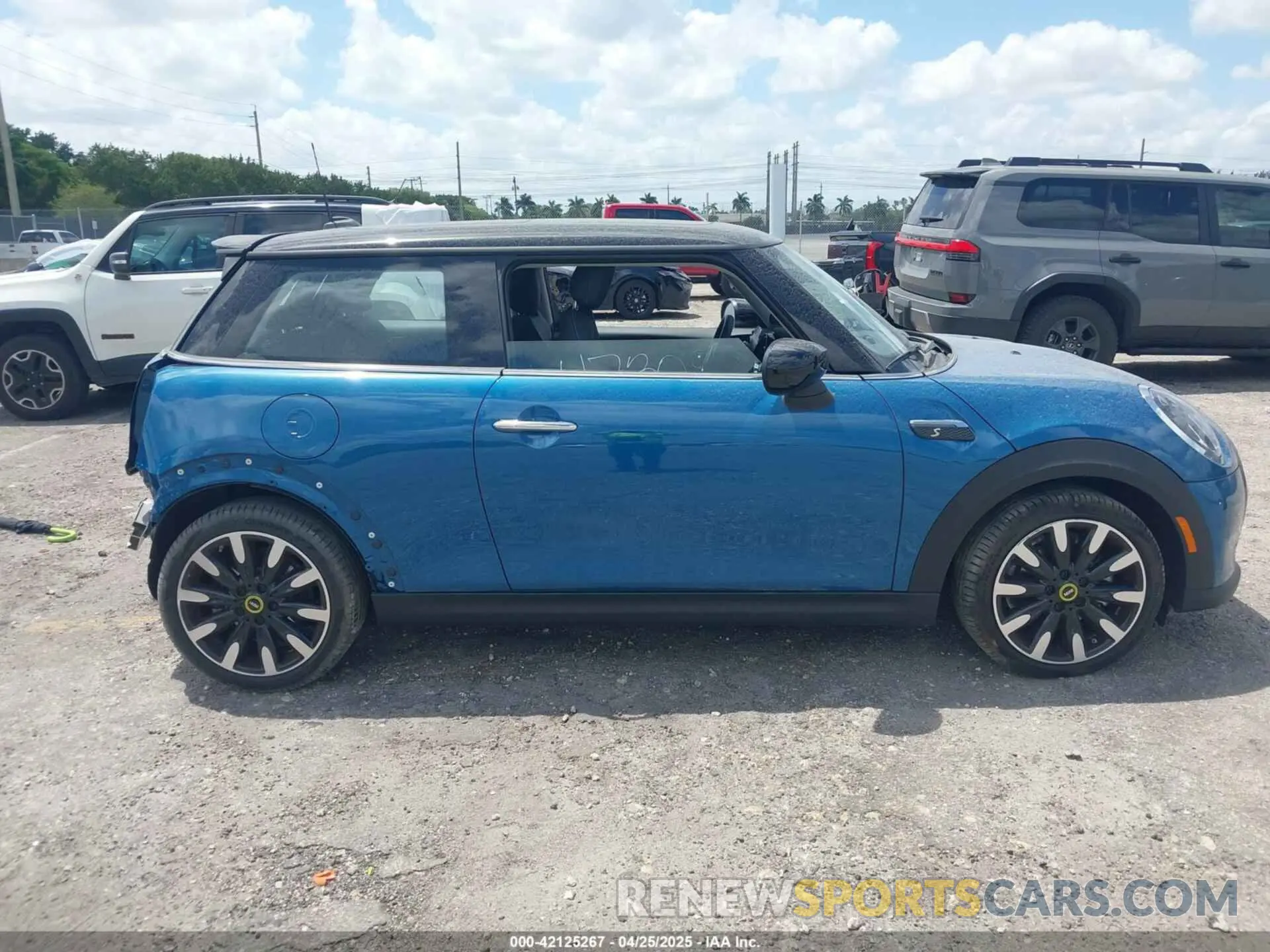 14 Photograph of a damaged car WMW13DJ00R2V90507 MINI SE HARDTOP 2024