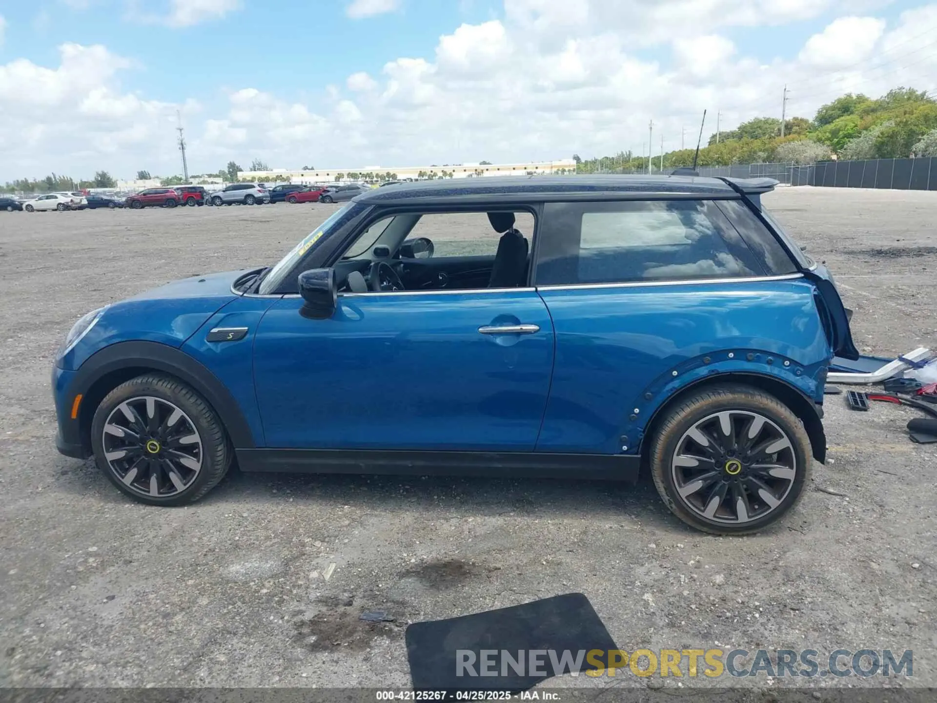 15 Photograph of a damaged car WMW13DJ00R2V90507 MINI SE HARDTOP 2024
