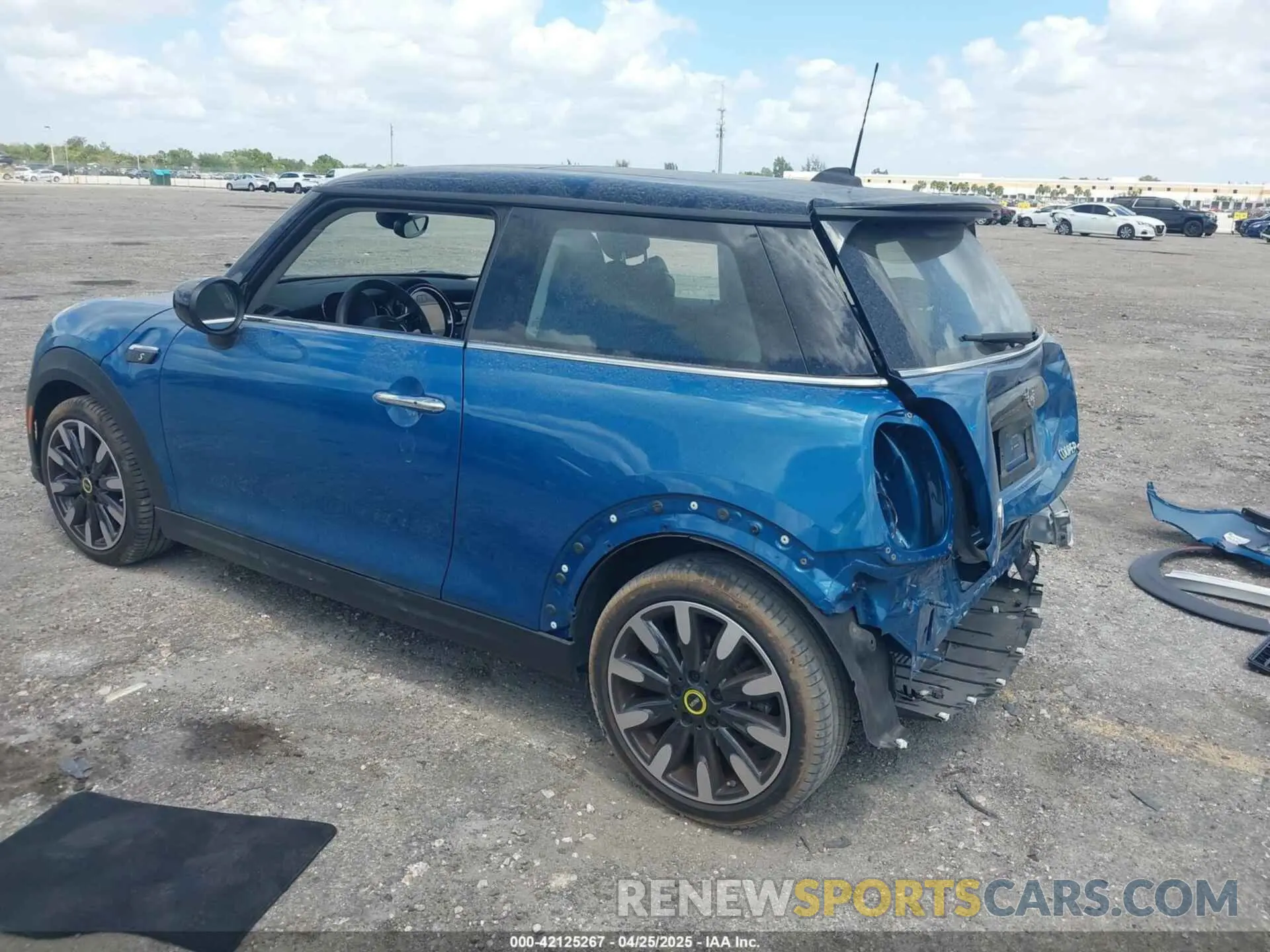 3 Photograph of a damaged car WMW13DJ00R2V90507 MINI SE HARDTOP 2024