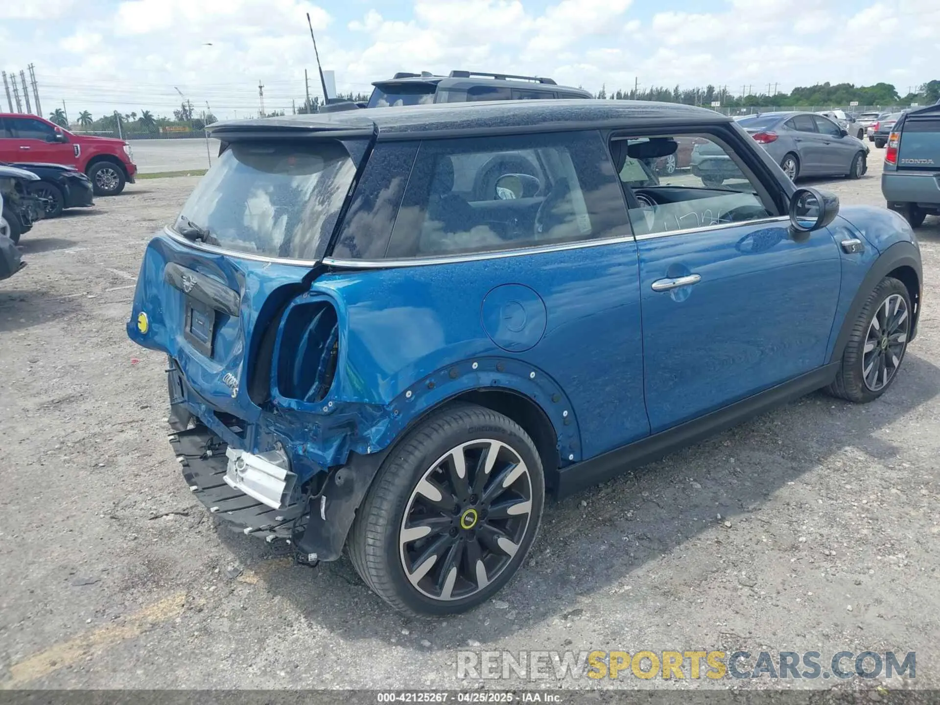 4 Photograph of a damaged car WMW13DJ00R2V90507 MINI SE HARDTOP 2024