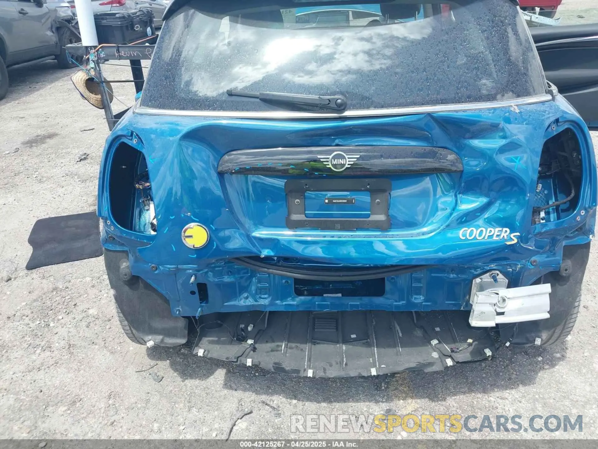 6 Photograph of a damaged car WMW13DJ00R2V90507 MINI SE HARDTOP 2024