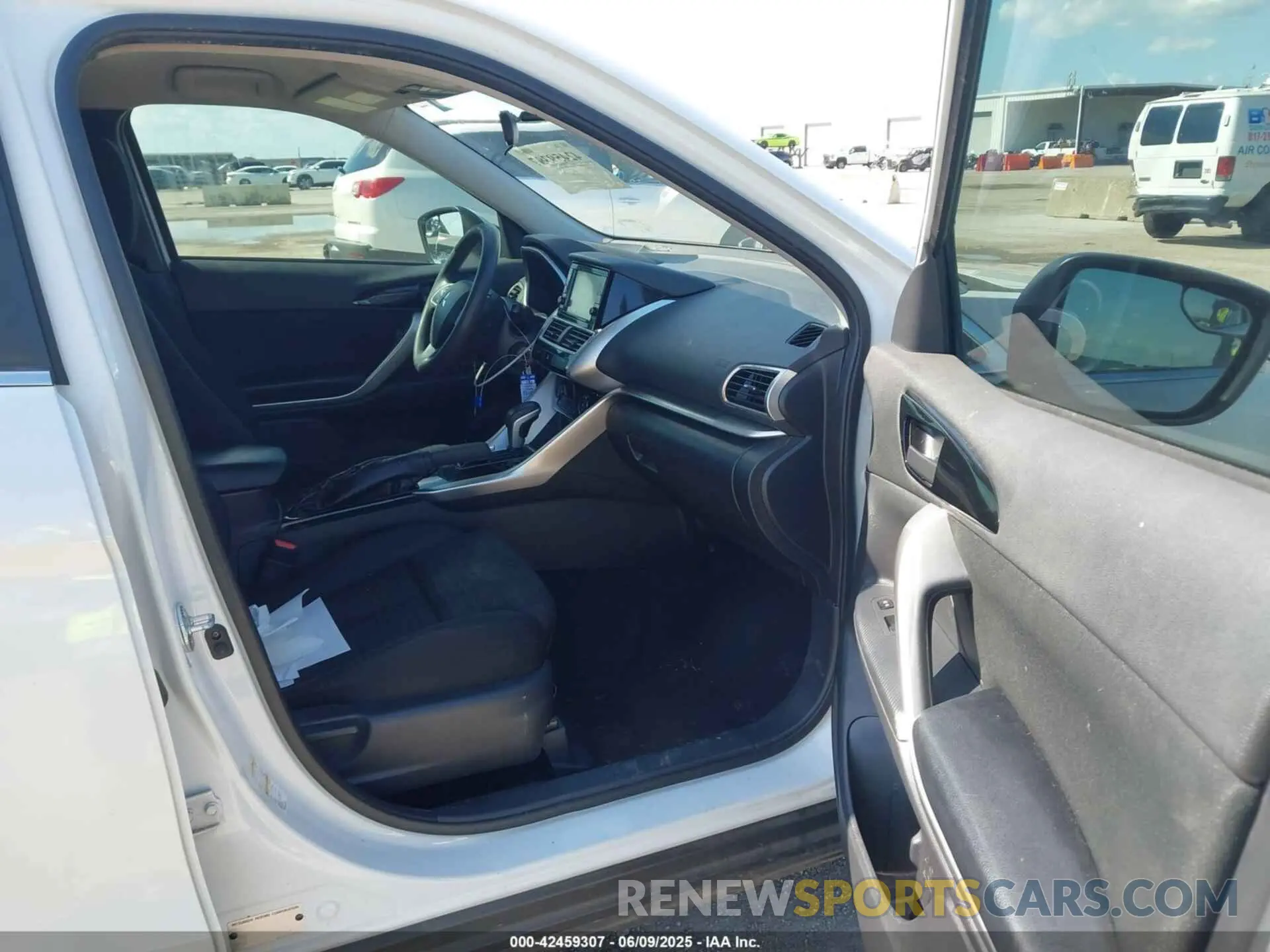 5 Photograph of a damaged car JA4AS3AA1LZ009730 MITSUBISHI ECLIPSE CROSS 2020