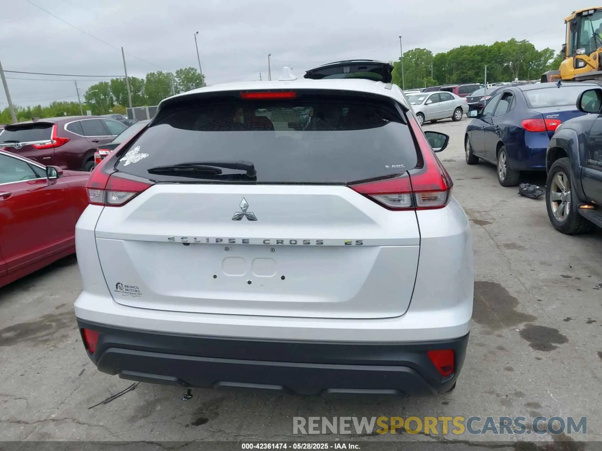 16 Photograph of a damaged car JA4ATUAA6NZ055799 MITSUBISHI ECLIPSE CROSS 2022