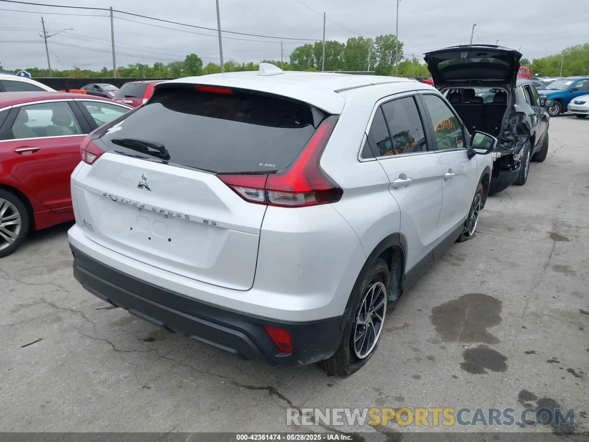 4 Photograph of a damaged car JA4ATUAA6NZ055799 MITSUBISHI ECLIPSE CROSS 2022