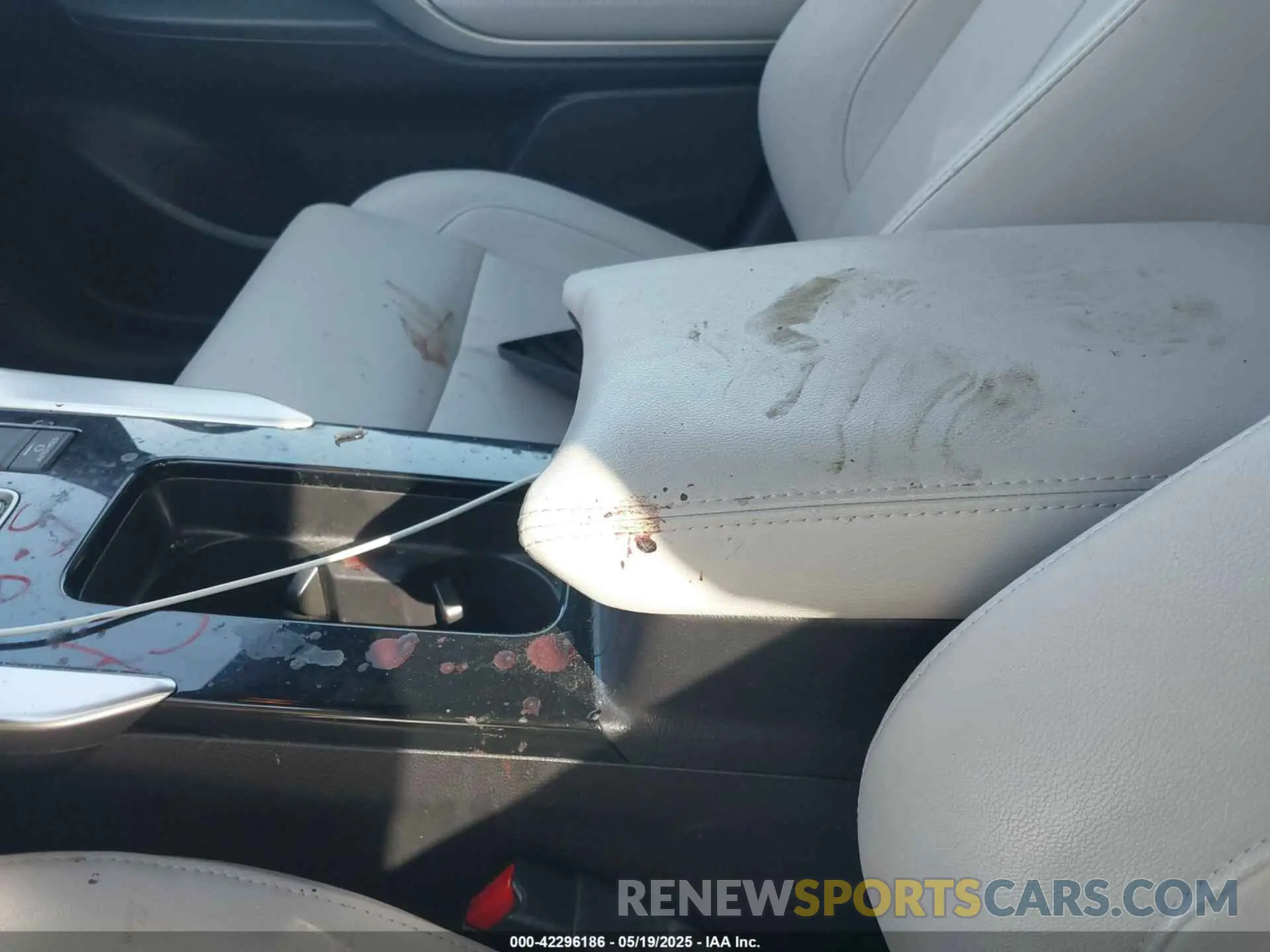13 Photograph of a damaged car JA4ATWAA0NZ050061 MITSUBISHI ECLIPSE CROSS 2022