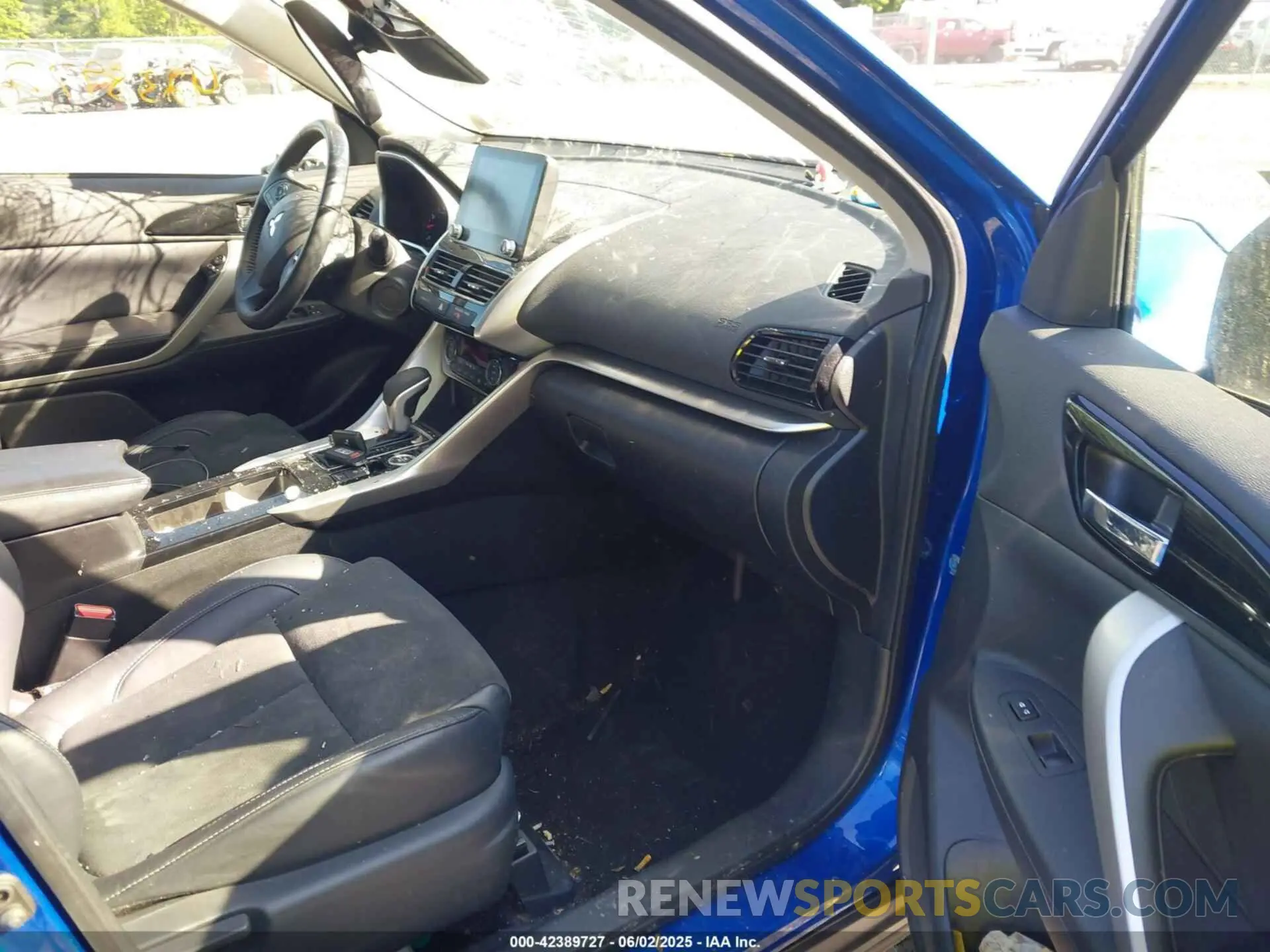 5 Photograph of a damaged car JA4ATWAA6NZ034897 MITSUBISHI ECLIPSE CROSS 2022