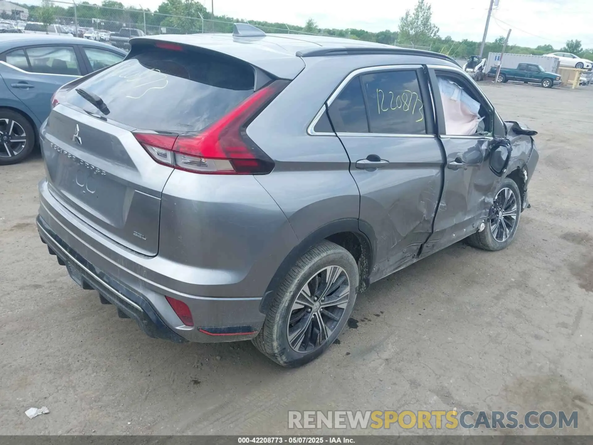 4 Photograph of a damaged car JA4ATWAA8NZ004476 MITSUBISHI ECLIPSE CROSS 2022