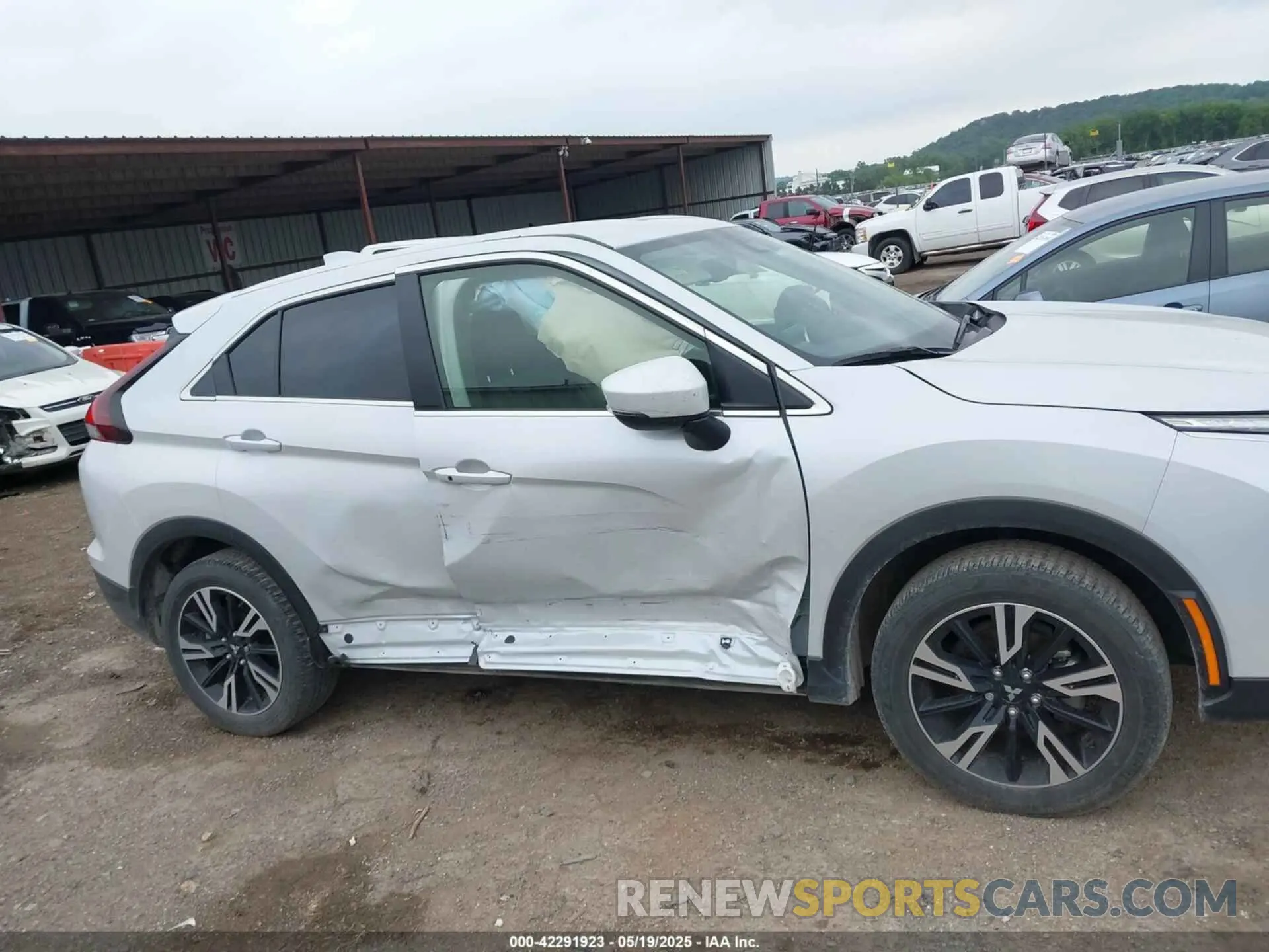 14 Photograph of a damaged car JA4ATWAA5PZ039222 MITSUBISHI ECLIPSE CROSS 2023