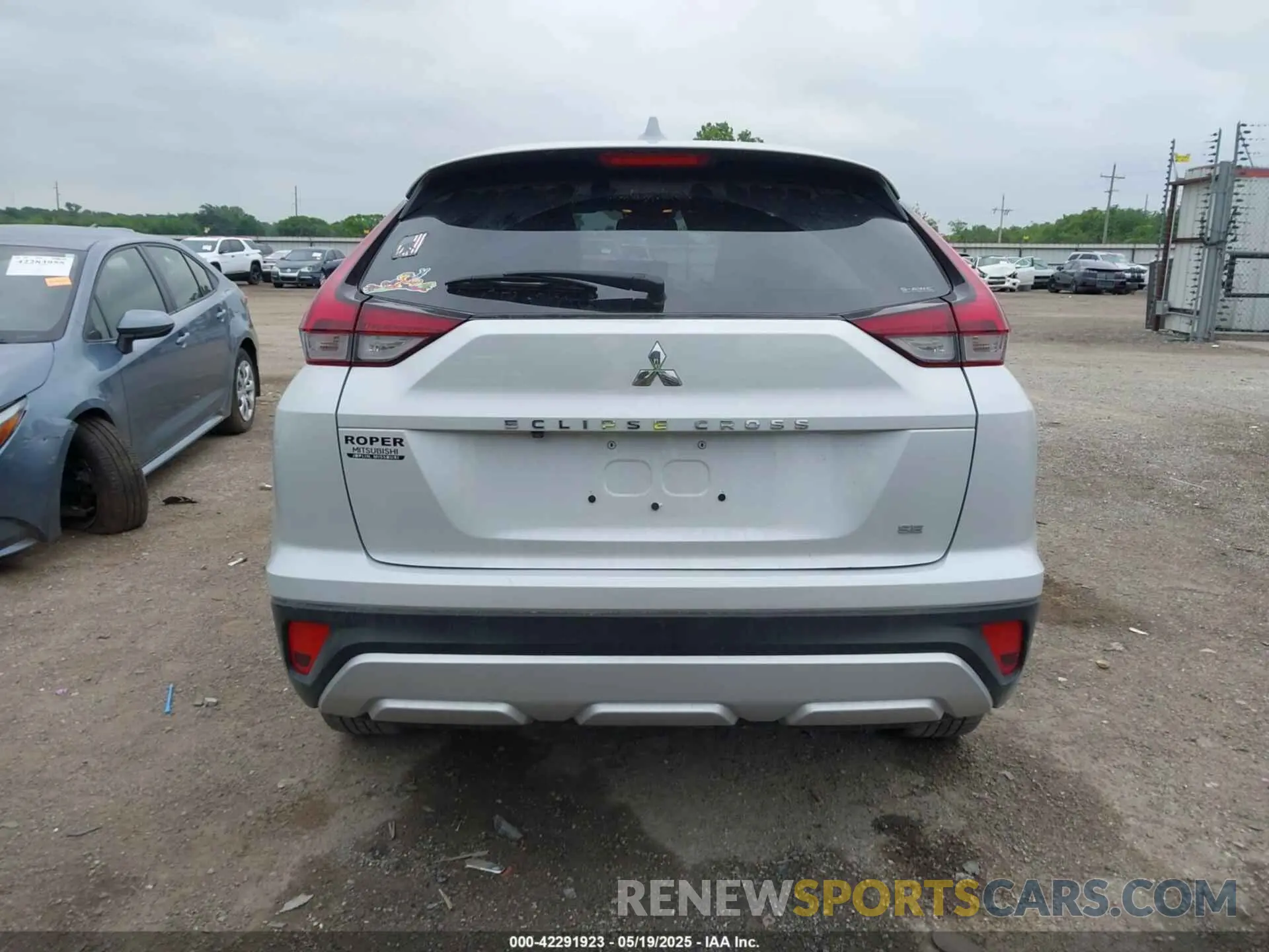 17 Photograph of a damaged car JA4ATWAA5PZ039222 MITSUBISHI ECLIPSE CROSS 2023