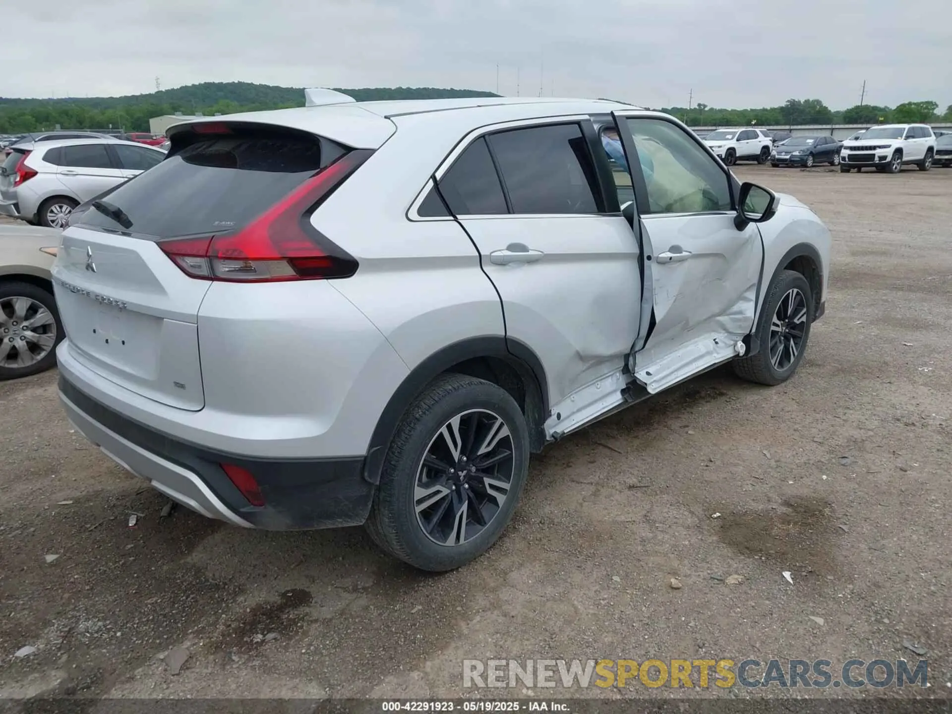 4 Photograph of a damaged car JA4ATWAA5PZ039222 MITSUBISHI ECLIPSE CROSS 2023