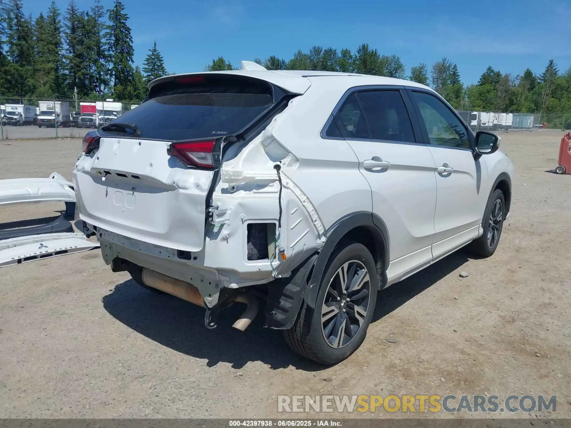 4 Photograph of a damaged car JA4ATWAA6RZ077464 MITSUBISHI ECLIPSE CROSS 2024