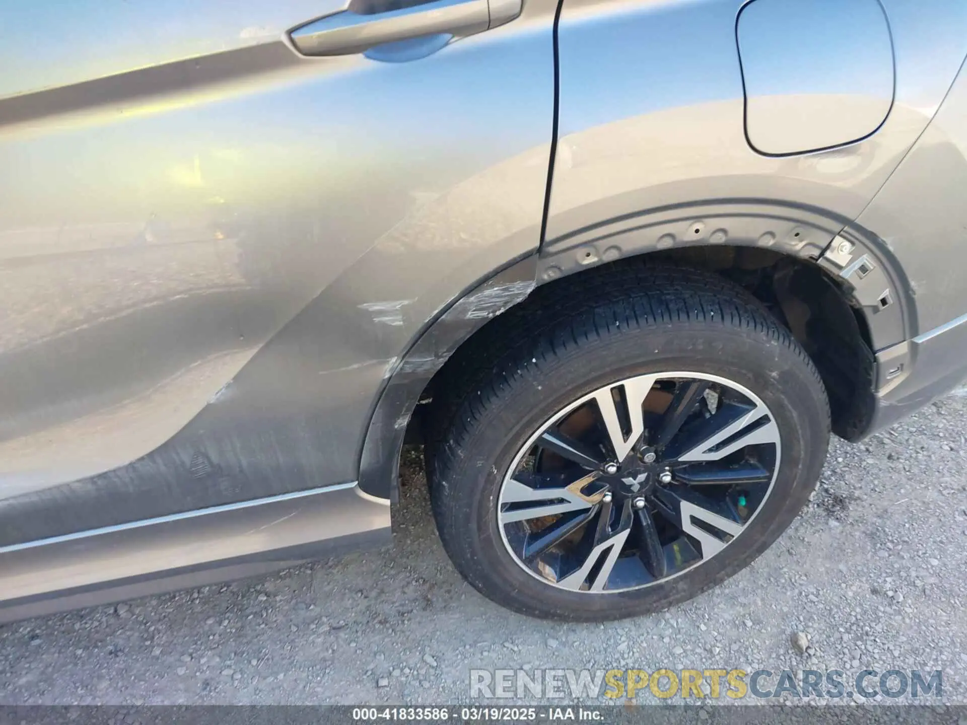 19 Photograph of a damaged car JA4ATWAA9RZ001124 MITSUBISHI ECLIPSE CROSS 2024