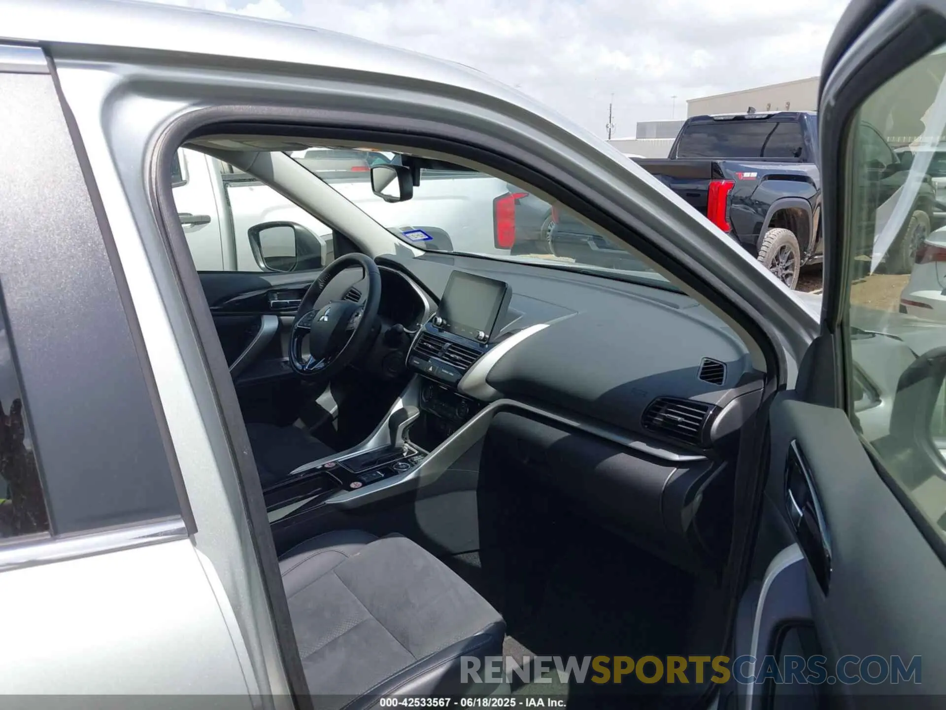 5 Photograph of a damaged car JA4ATWAA7SZ012449 MITSUBISHI ECLIPSE CROSS 2025
