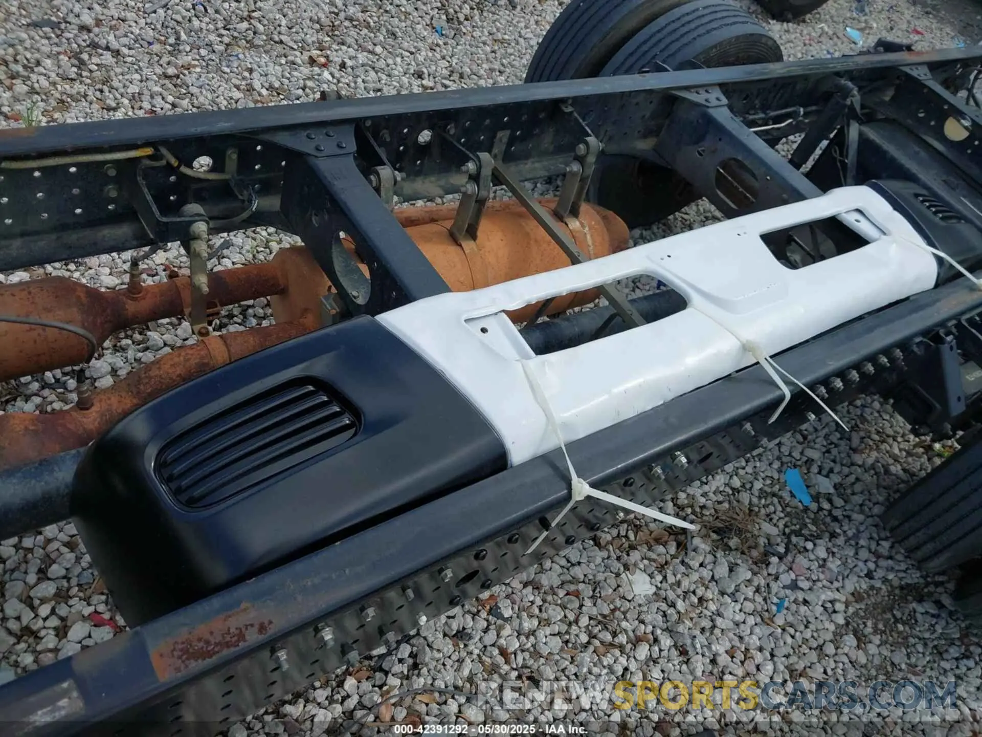 12 Photograph of a damaged car 4UZBVG113KGKG3613 MITSUBISHI FEC7TS 2019