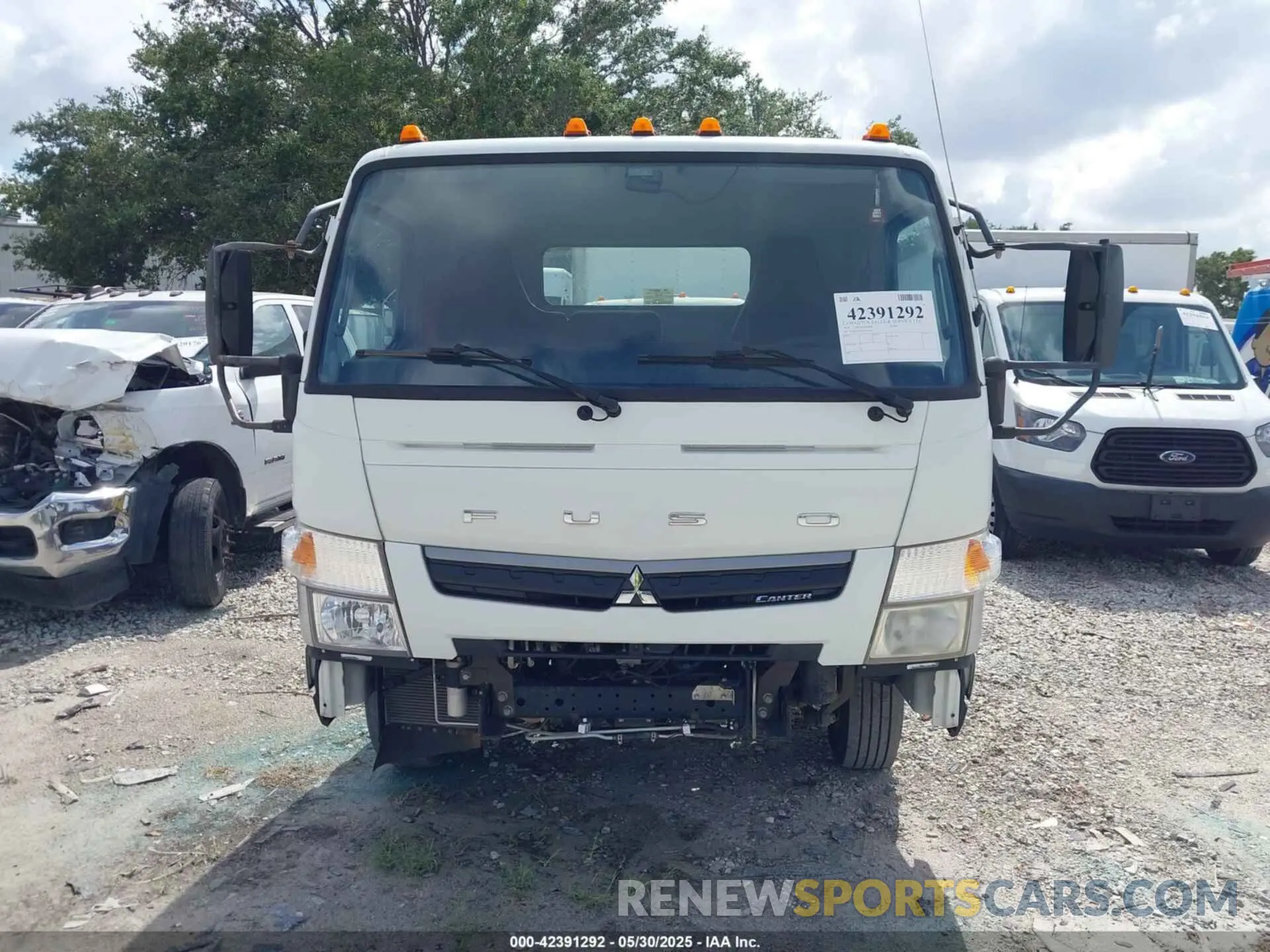13 Photograph of a damaged car 4UZBVG113KGKG3613 MITSUBISHI FEC7TS 2019