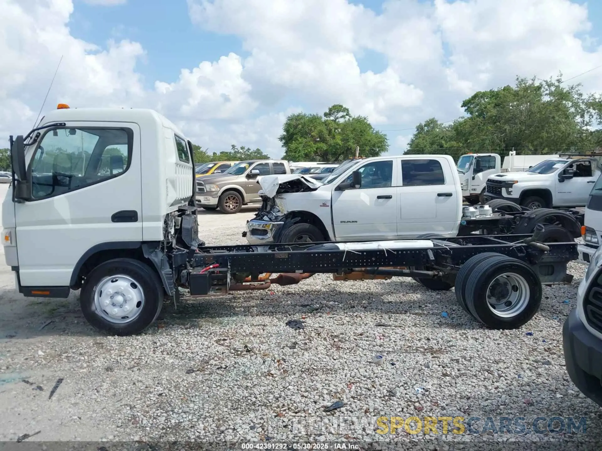 15 Photograph of a damaged car 4UZBVG113KGKG3613 MITSUBISHI FEC7TS 2019