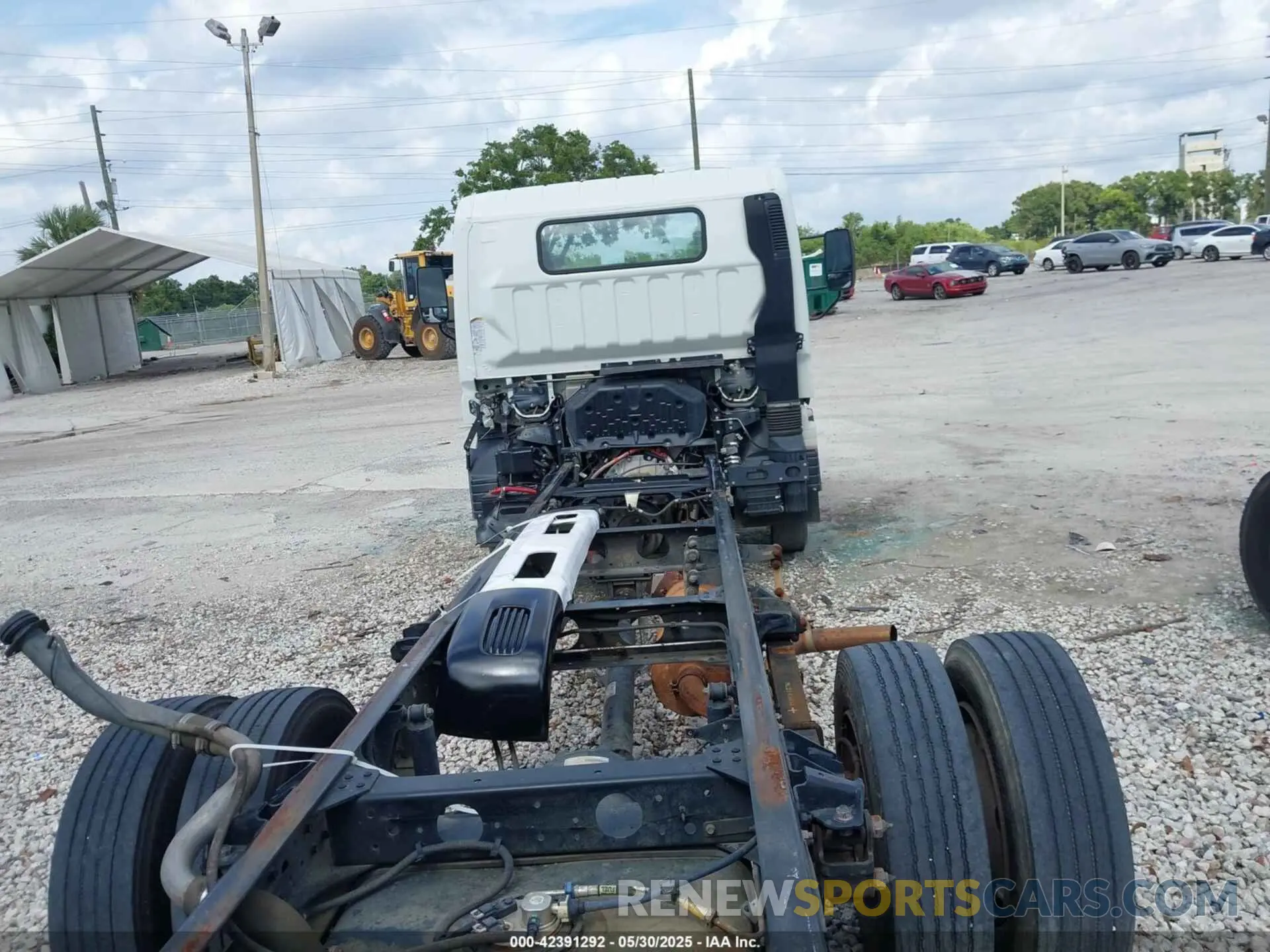 16 Photograph of a damaged car 4UZBVG113KGKG3613 MITSUBISHI FEC7TS 2019