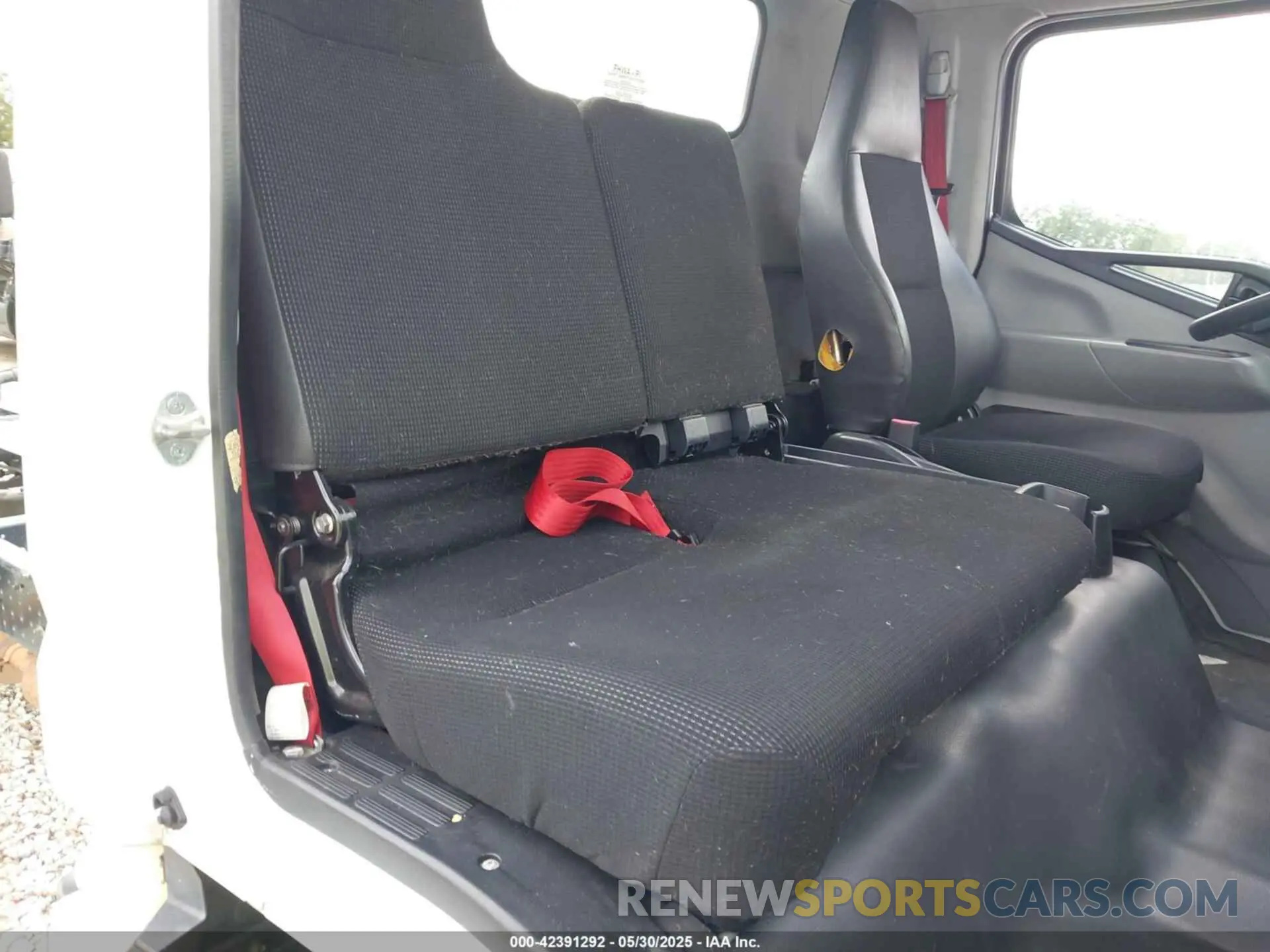 6 Photograph of a damaged car 4UZBVG113KGKG3613 MITSUBISHI FEC7TS 2019