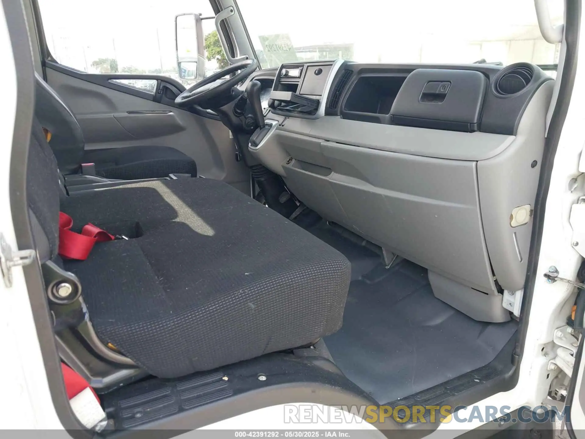 7 Photograph of a damaged car 4UZBVG113KGKG3613 MITSUBISHI FEC7TS 2019