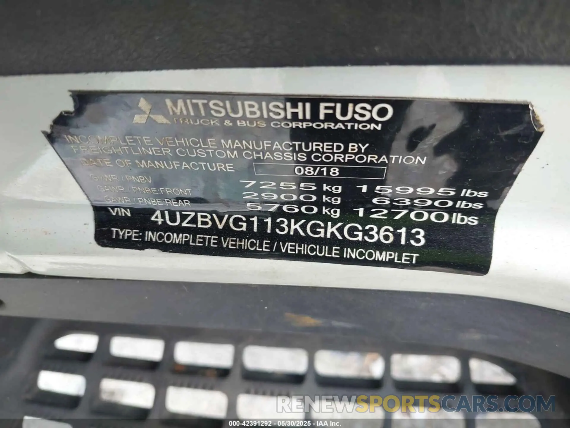 8 Photograph of a damaged car 4UZBVG113KGKG3613 MITSUBISHI FEC7TS 2019