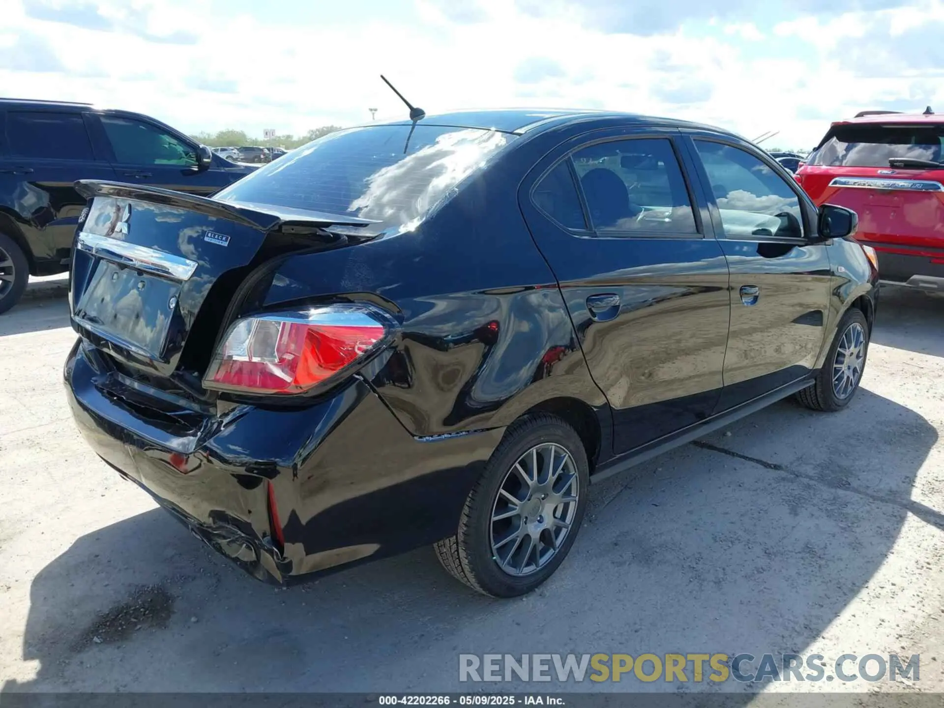 4 Photograph of a damaged car ML32FUFJ0NHF03413 MITSUBISHI MIRAGE G4 2022