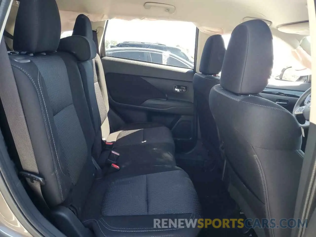 11 Photograph of a damaged car JA4AD2A30KZ055621 MITSUBISHI OUTLANDER 2019