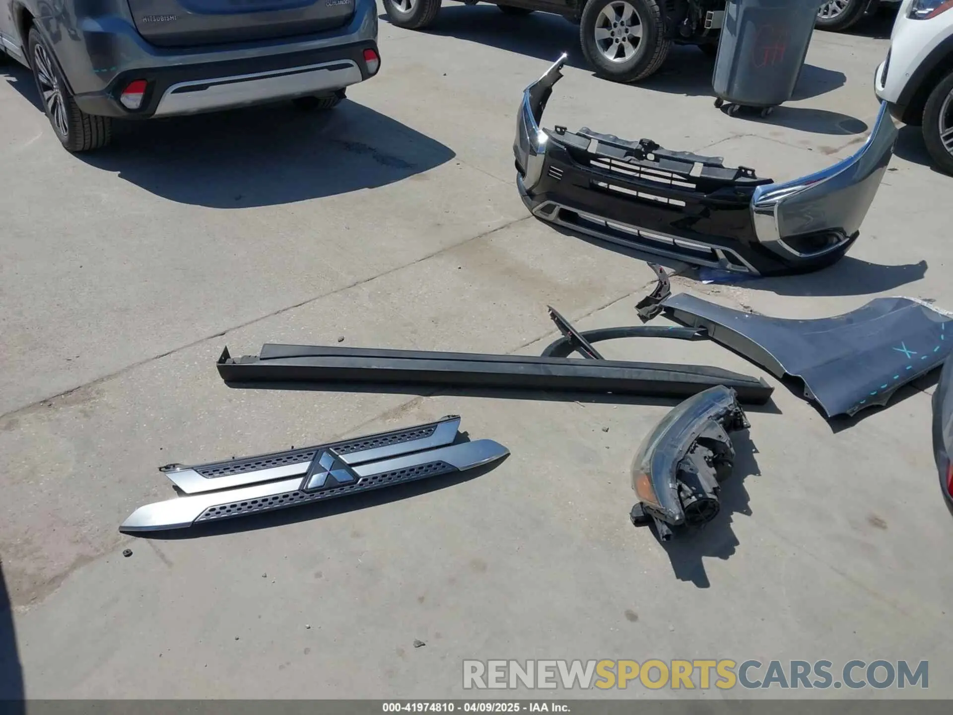 12 Photograph of a damaged car JA4AD2A31KJ000609 MITSUBISHI OUTLANDER 2019