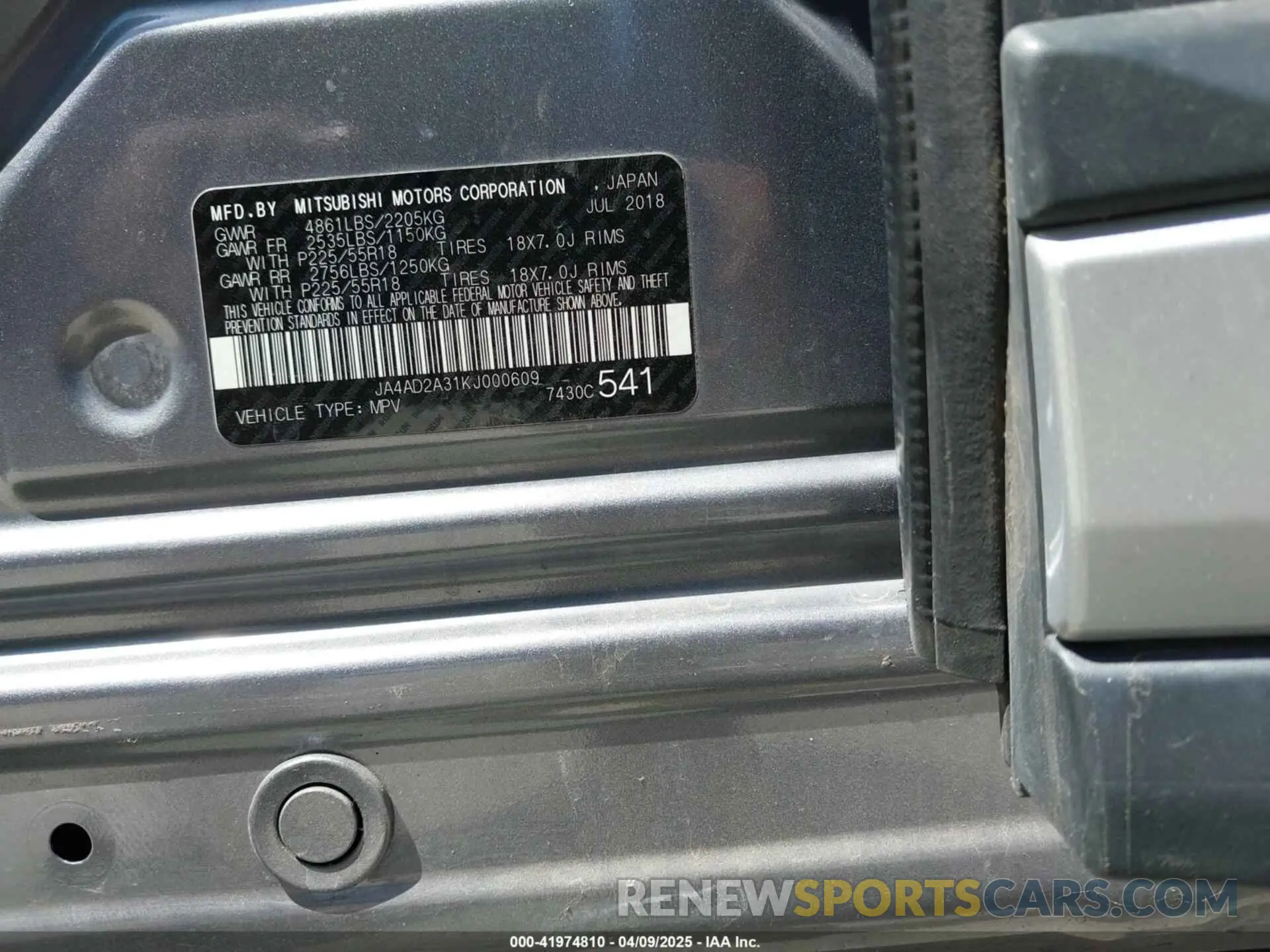 9 Photograph of a damaged car JA4AD2A31KJ000609 MITSUBISHI OUTLANDER 2019