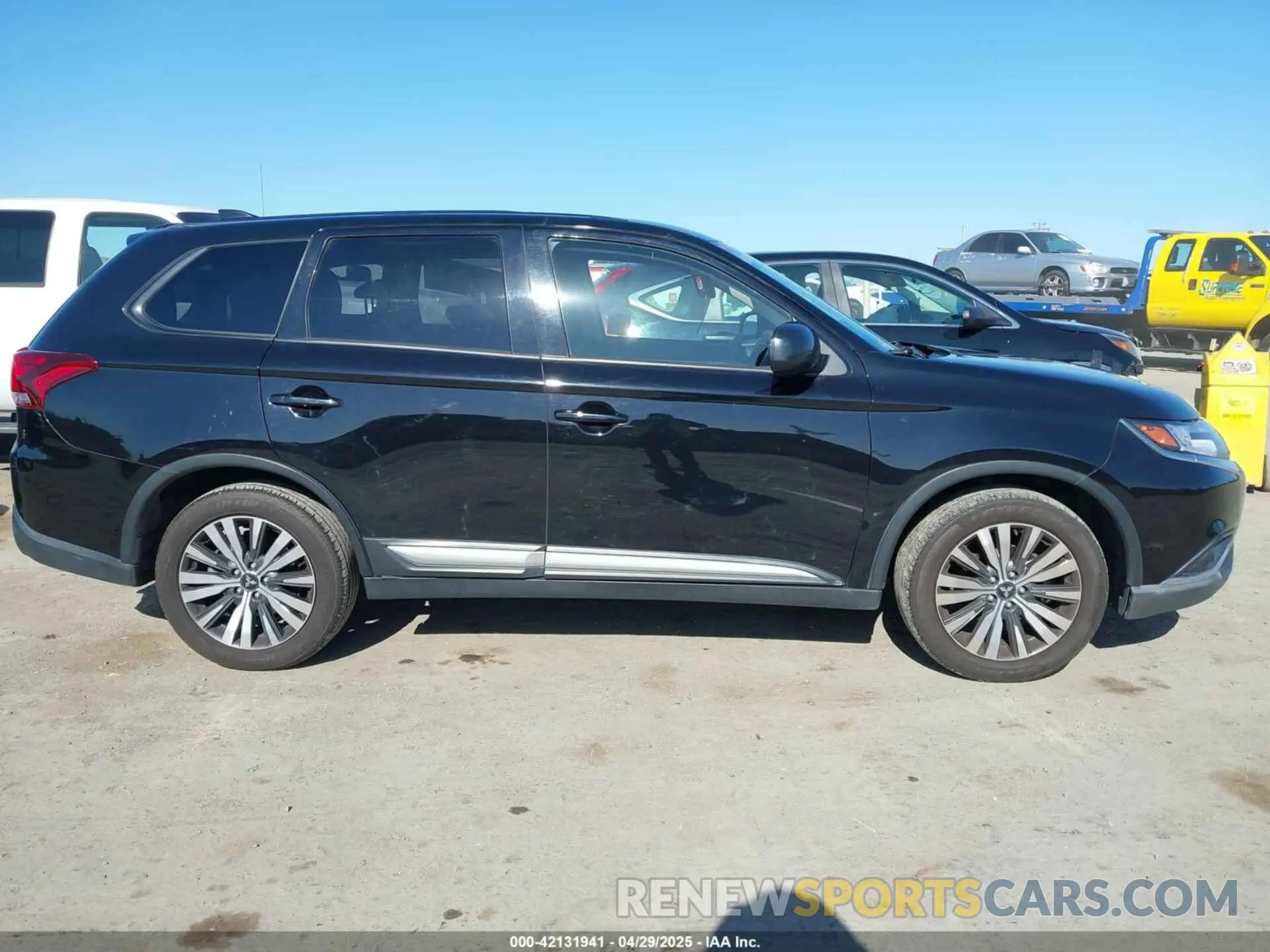 13 Photograph of a damaged car JA4AD2A32KJ002207 MITSUBISHI OUTLANDER 2019