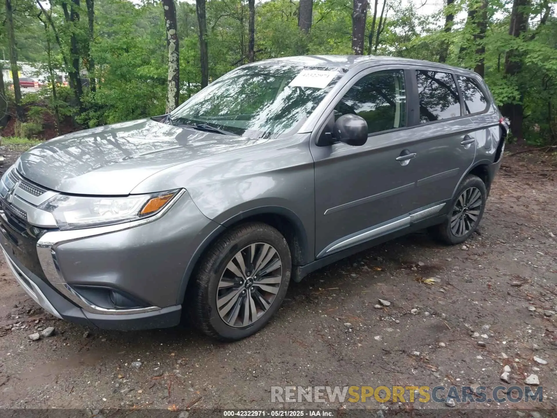 2 Photograph of a damaged car JA4AD2A32KZ005481 MITSUBISHI OUTLANDER 2019