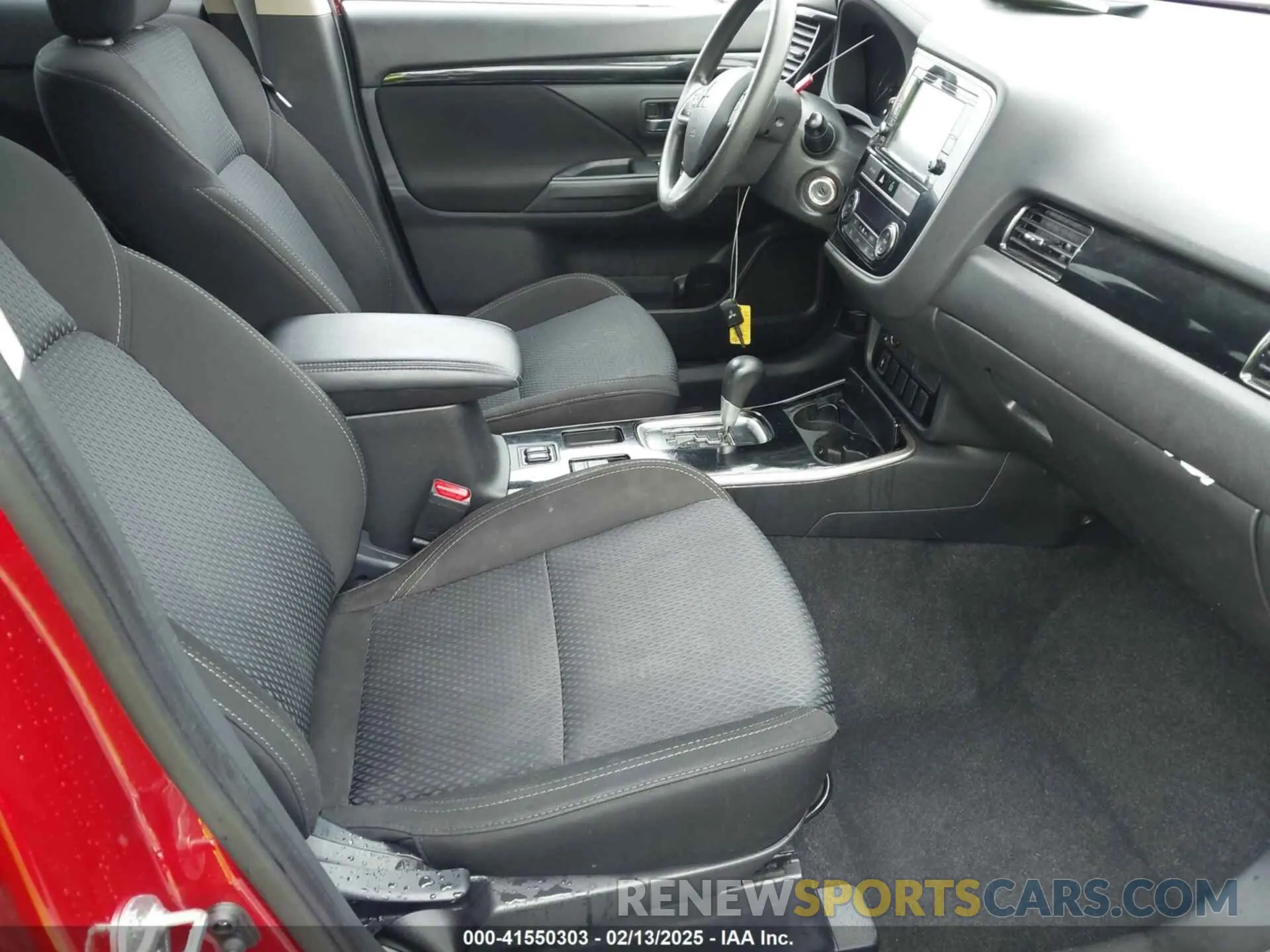 5 Photograph of a damaged car JA4AD2A32KZ032101 MITSUBISHI OUTLANDER 2019