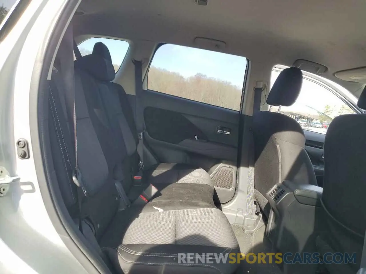 11 Photograph of a damaged car JA4AD2A33KZ053507 MITSUBISHI OUTLANDER 2019