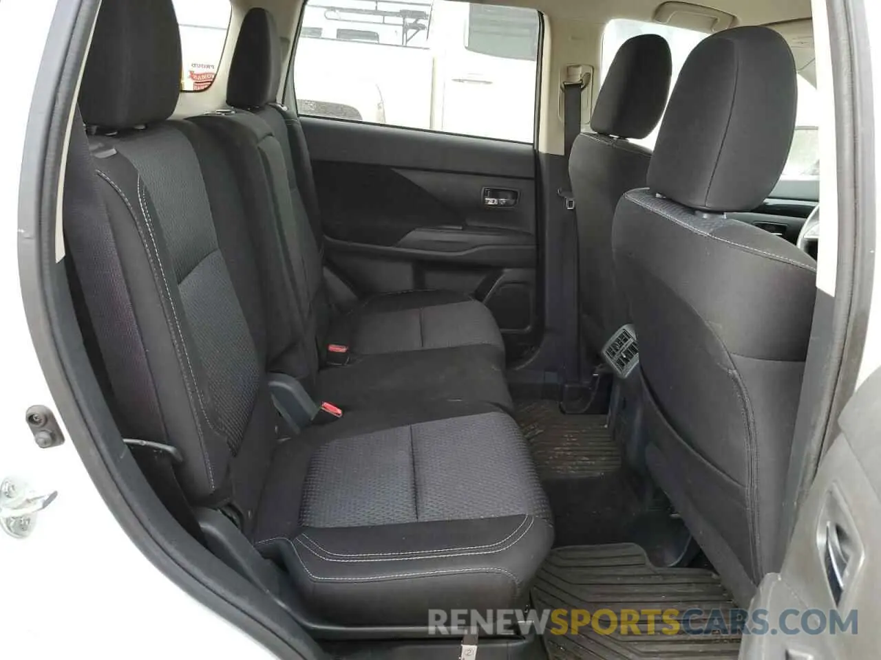 11 Photograph of a damaged car JA4AD2A34KZ008270 MITSUBISHI OUTLANDER 2019