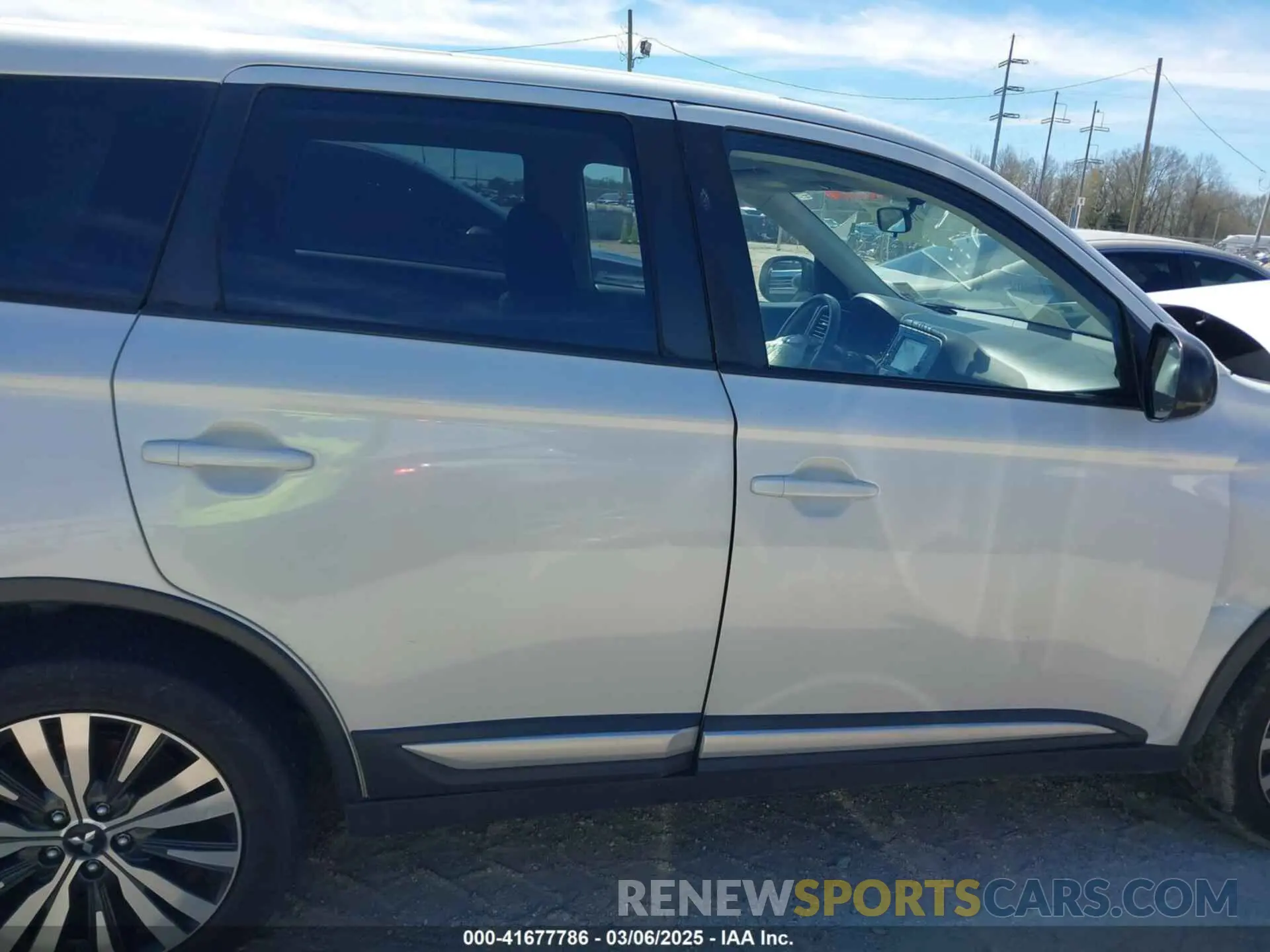 14 Photograph of a damaged car JA4AD2A35KZ008794 MITSUBISHI OUTLANDER 2019