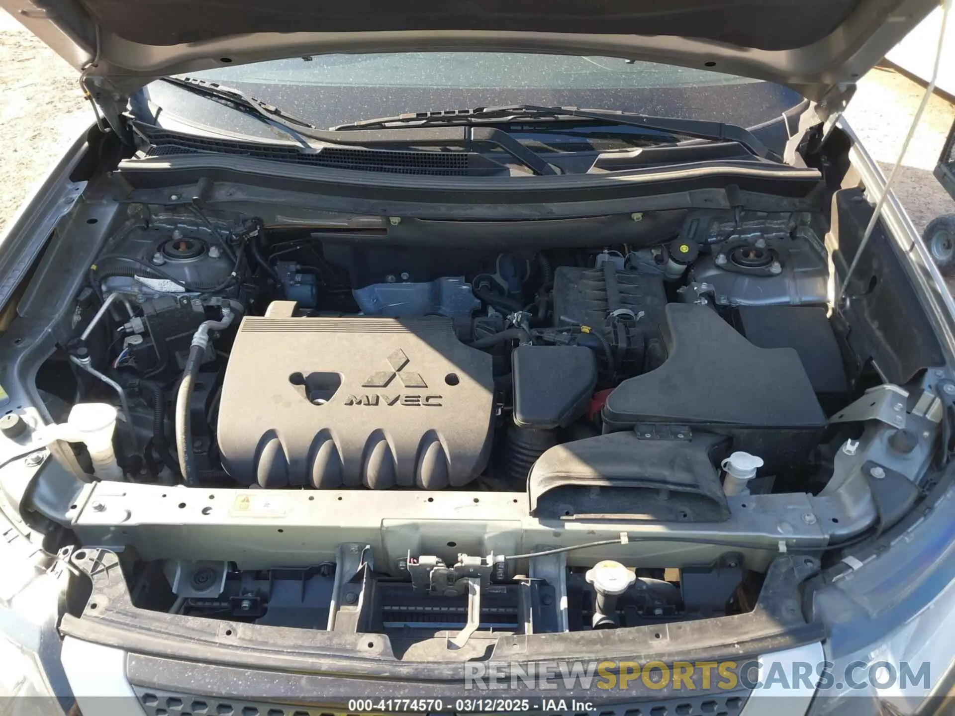 10 Photograph of a damaged car JA4AD2A35KZ050639 MITSUBISHI OUTLANDER 2019