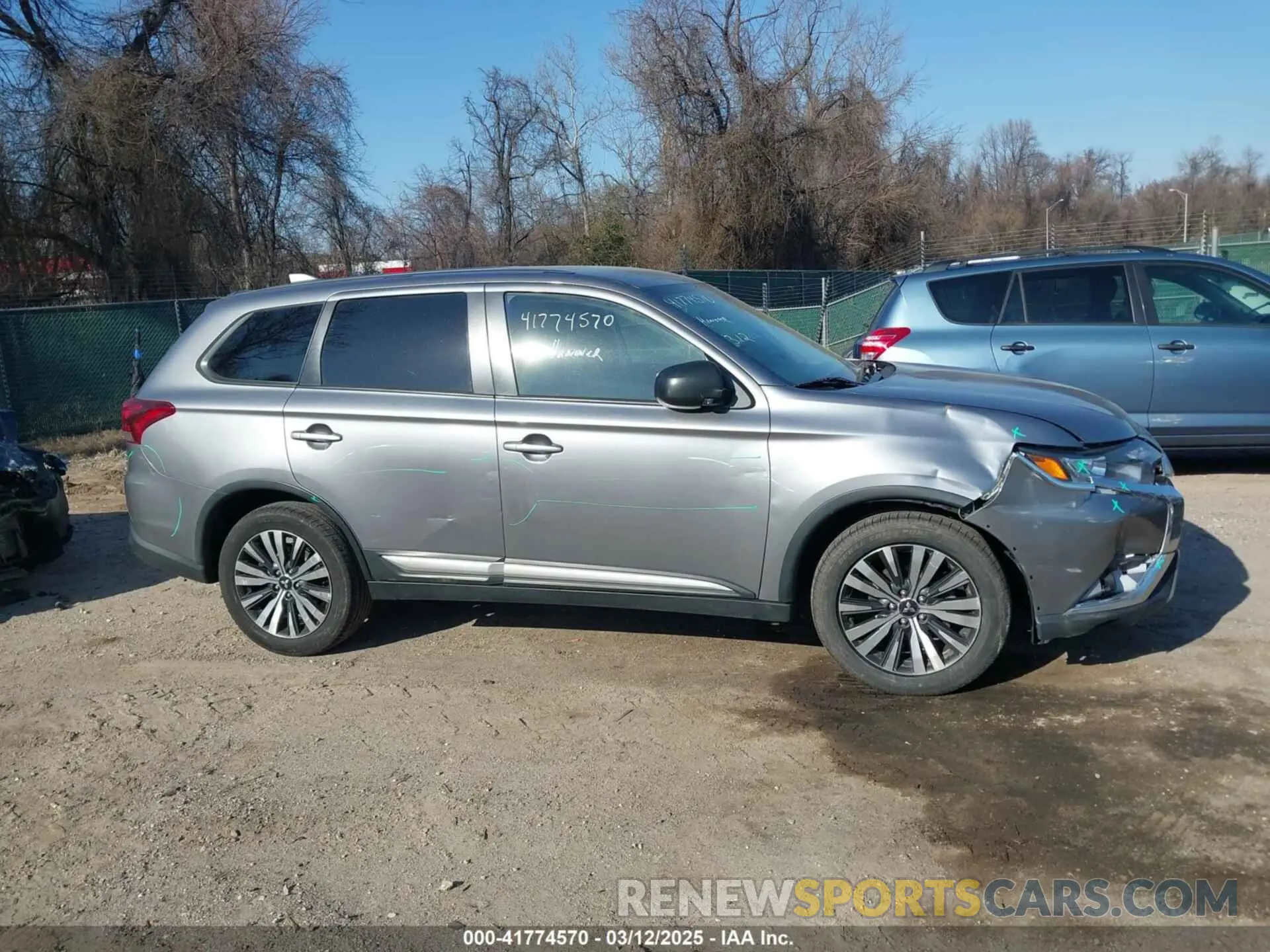 13 Photograph of a damaged car JA4AD2A35KZ050639 MITSUBISHI OUTLANDER 2019