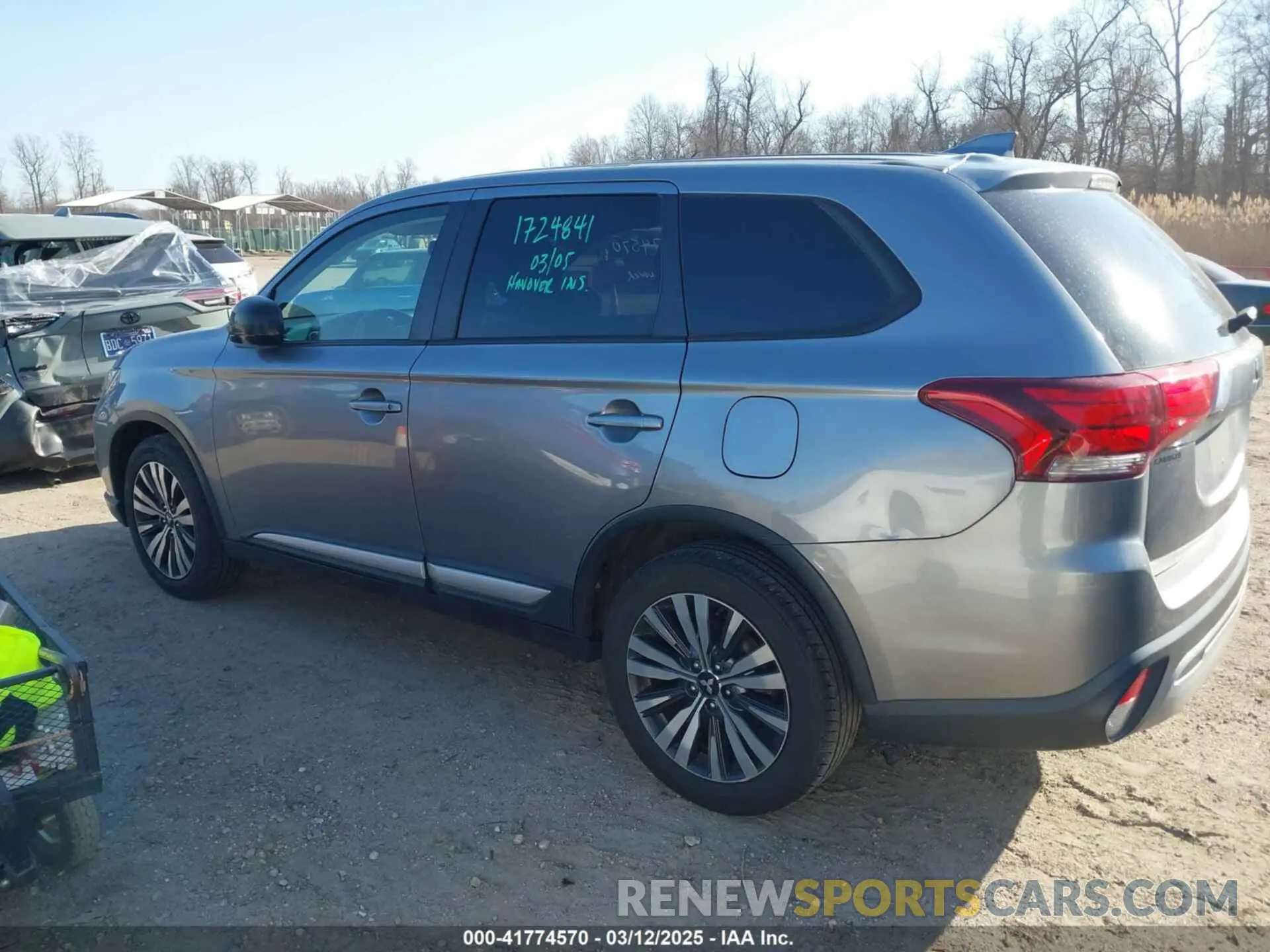 14 Photograph of a damaged car JA4AD2A35KZ050639 MITSUBISHI OUTLANDER 2019