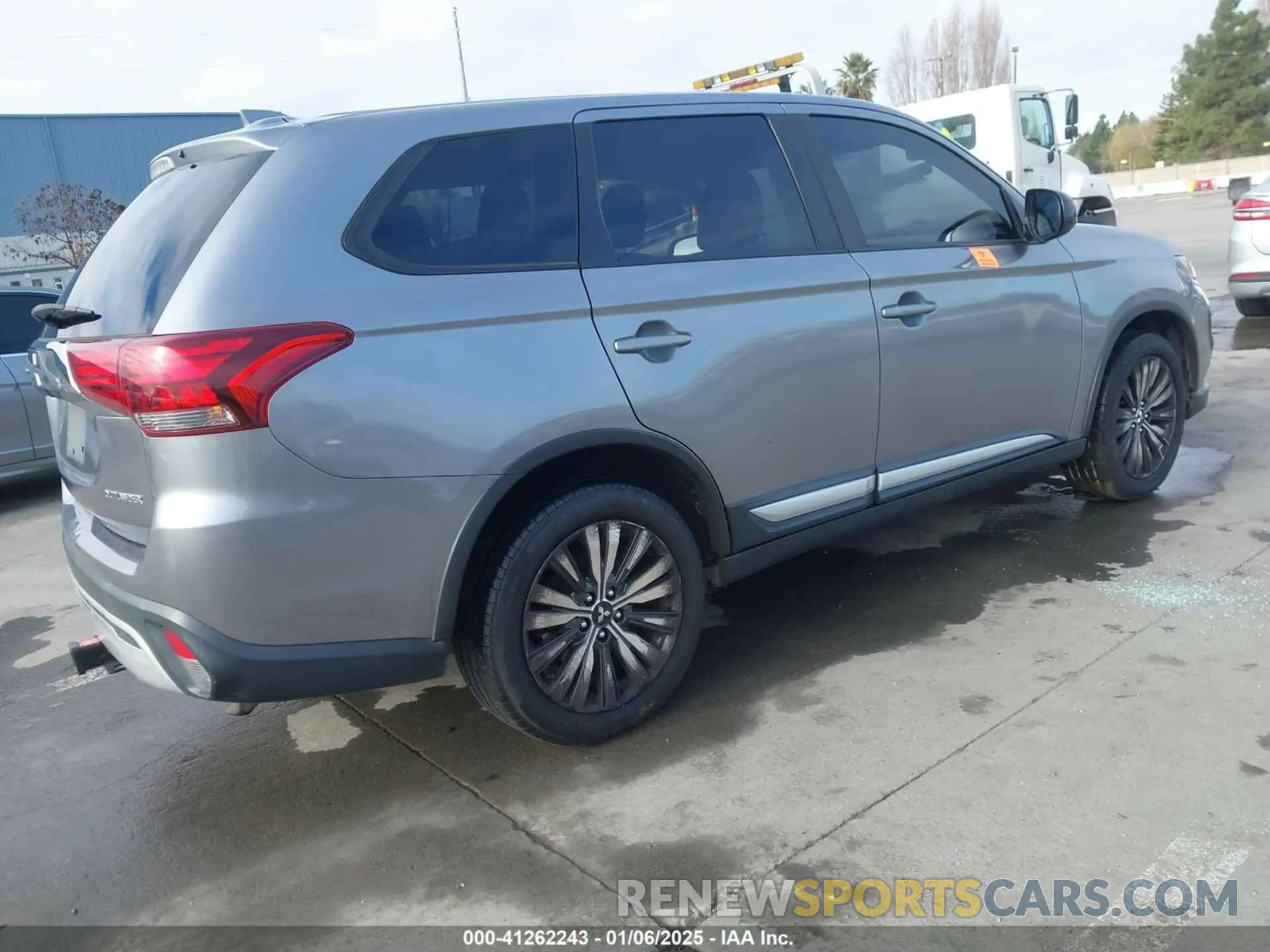 4 Photograph of a damaged car JA4AD2A36KZ014460 MITSUBISHI OUTLANDER 2019