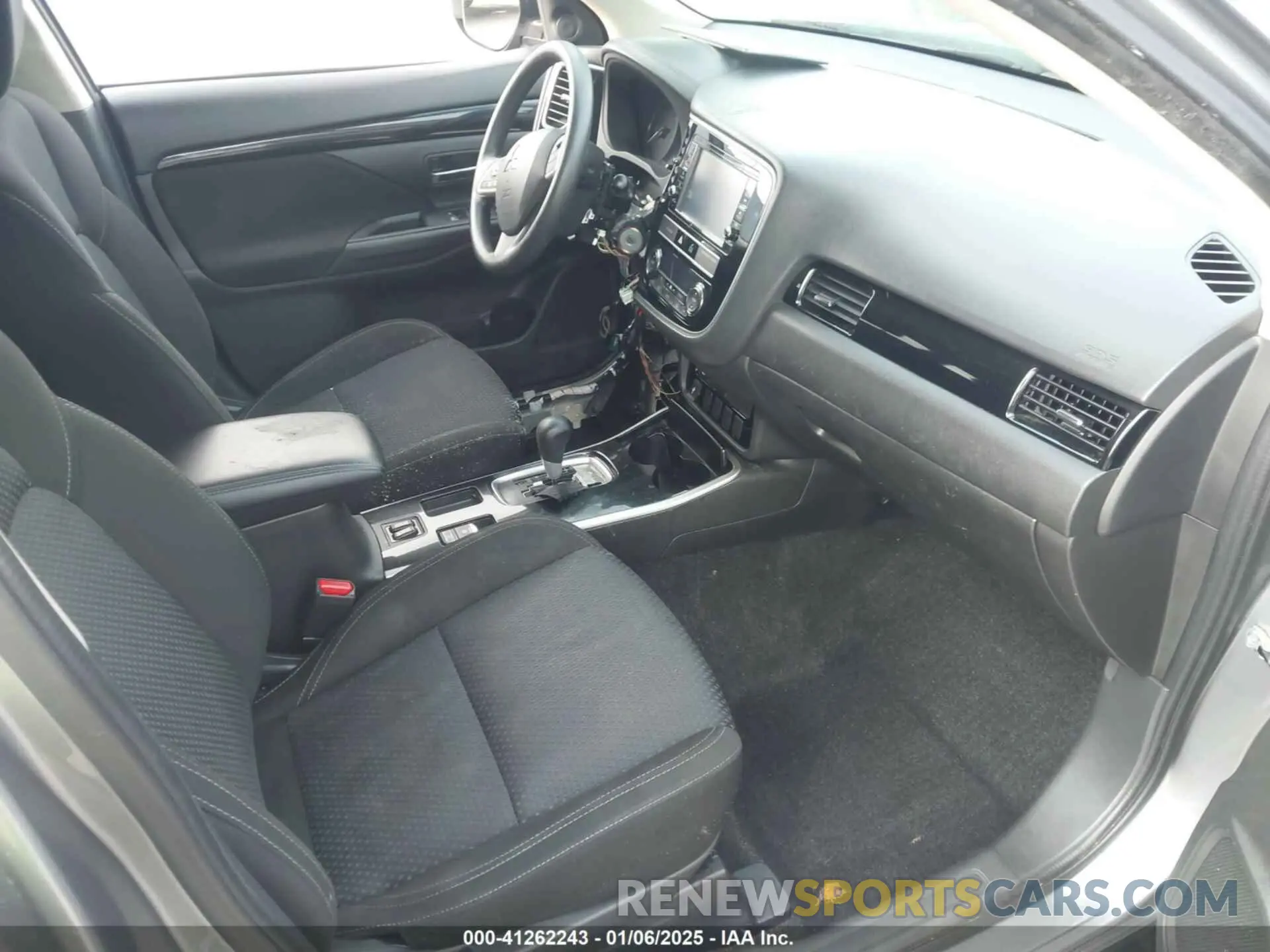 5 Photograph of a damaged car JA4AD2A36KZ014460 MITSUBISHI OUTLANDER 2019